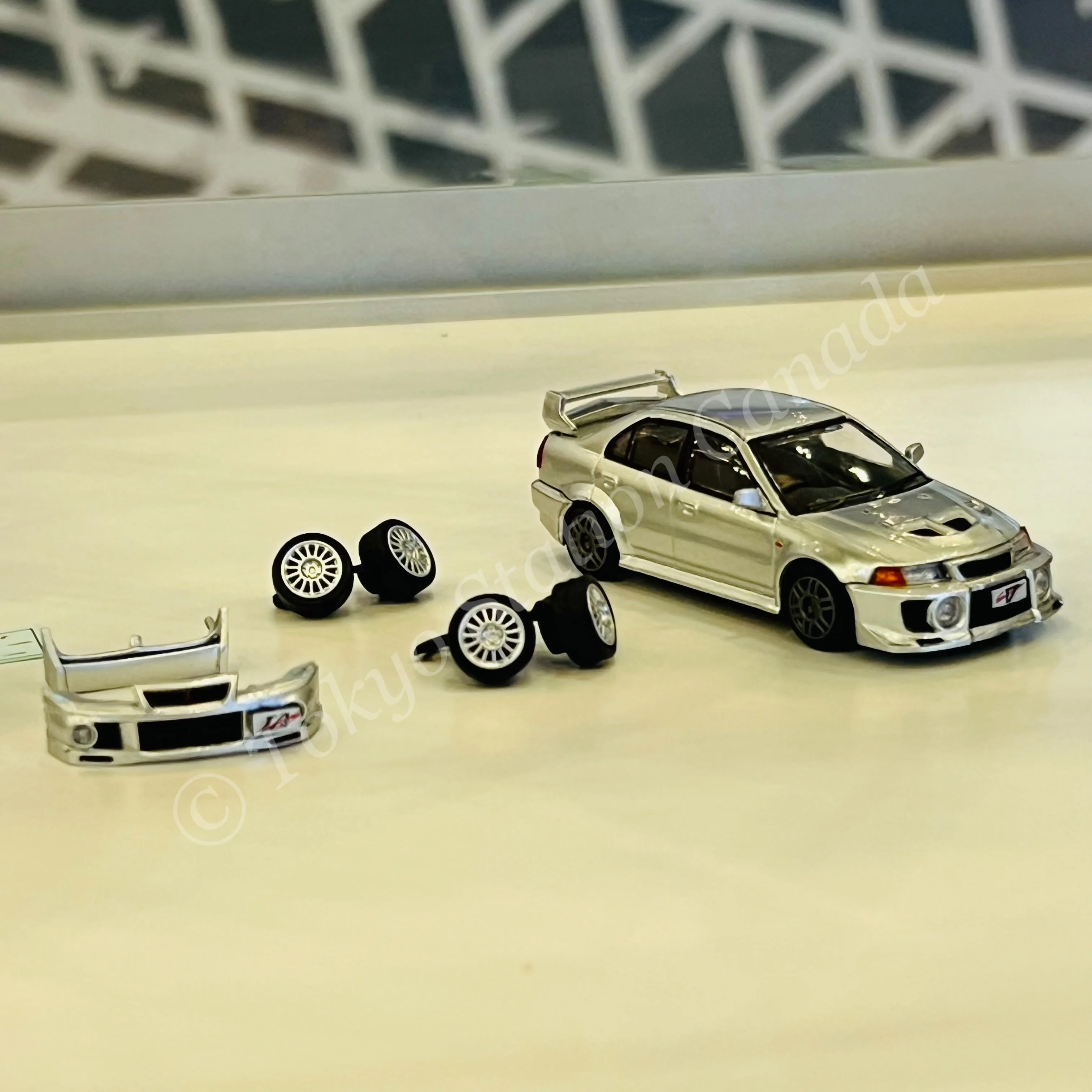 BM Creations 1/64 Mitsubishi Lancer EVO V / VI - SILVER(RHD) 64B0408 - Image 2