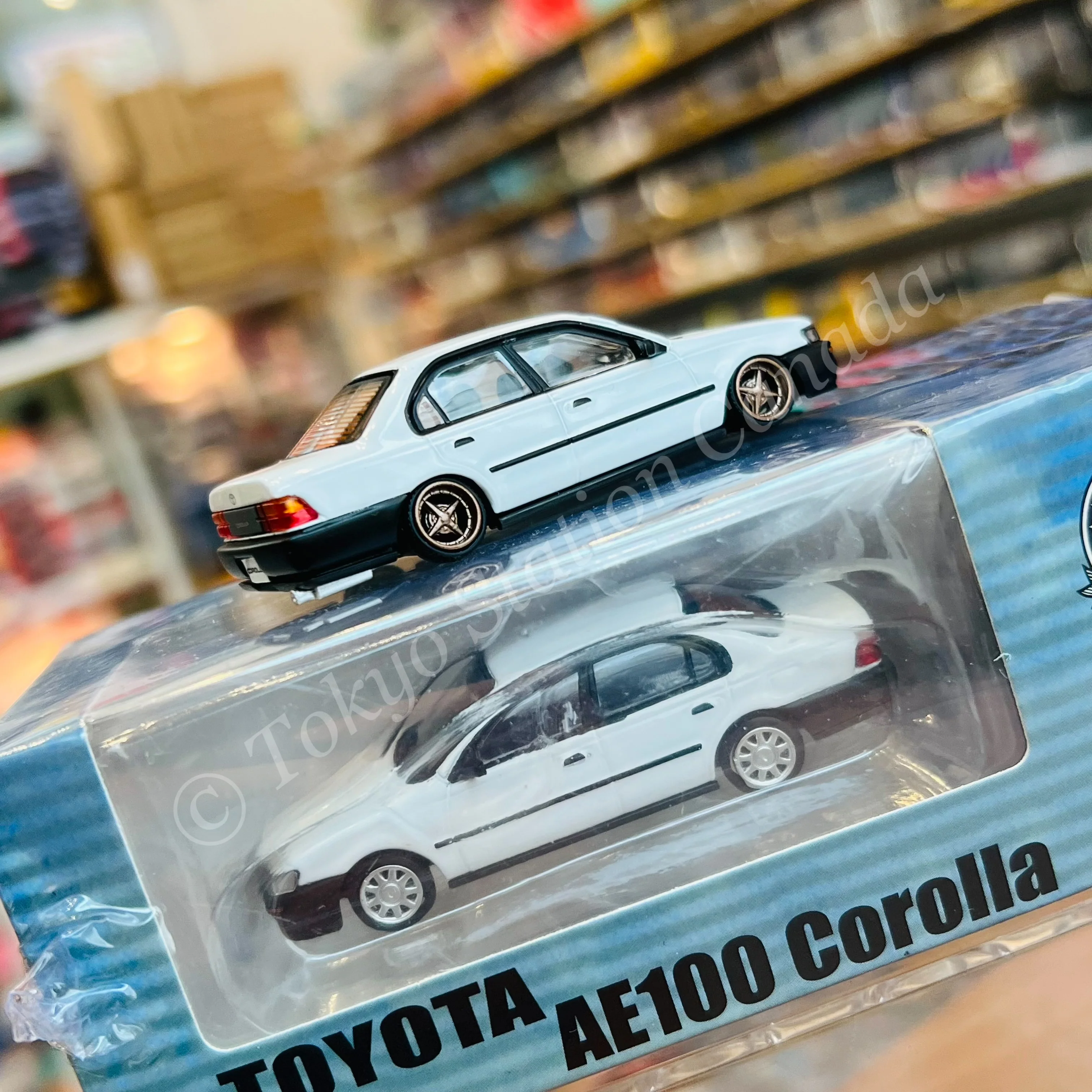 BM Creations 1/64 Toyota Corolla 1996 AE100 -White with Black Bumper LHD 64B0364 - Image 2