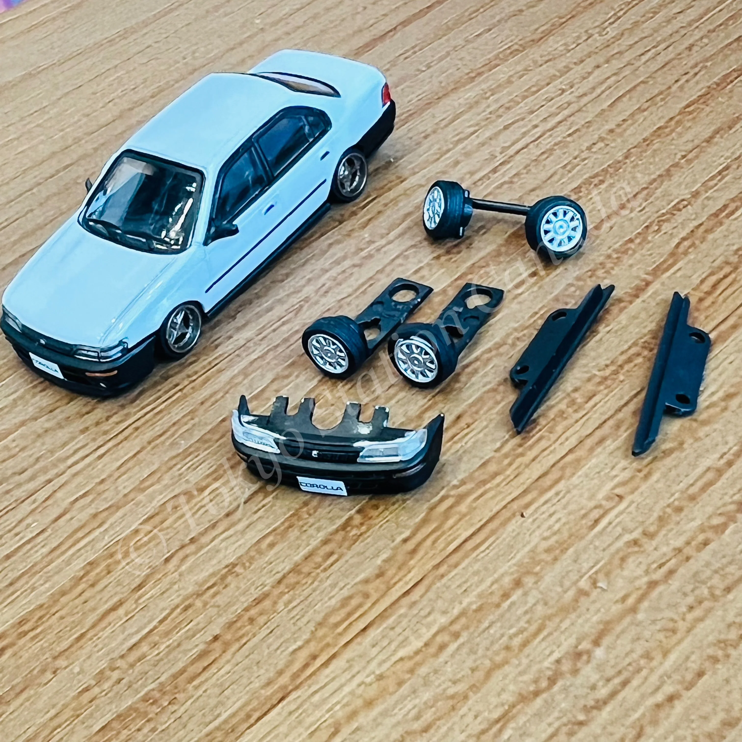 BM Creations 1/64 Toyota Corolla 1996 AE100 -White with Black Bumper LHD 64B0364 - Image 4