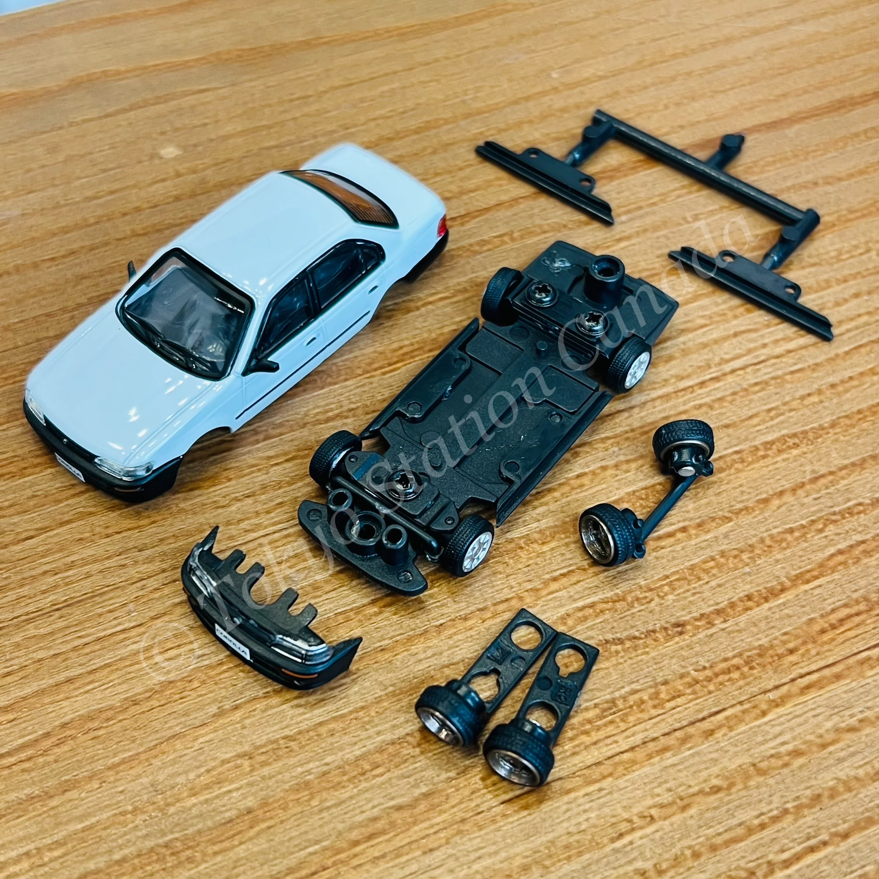 BM Creations 1/64 Toyota Corolla 1996 AE100 -White with Black Bumper LHD 64B0364 - Image 5