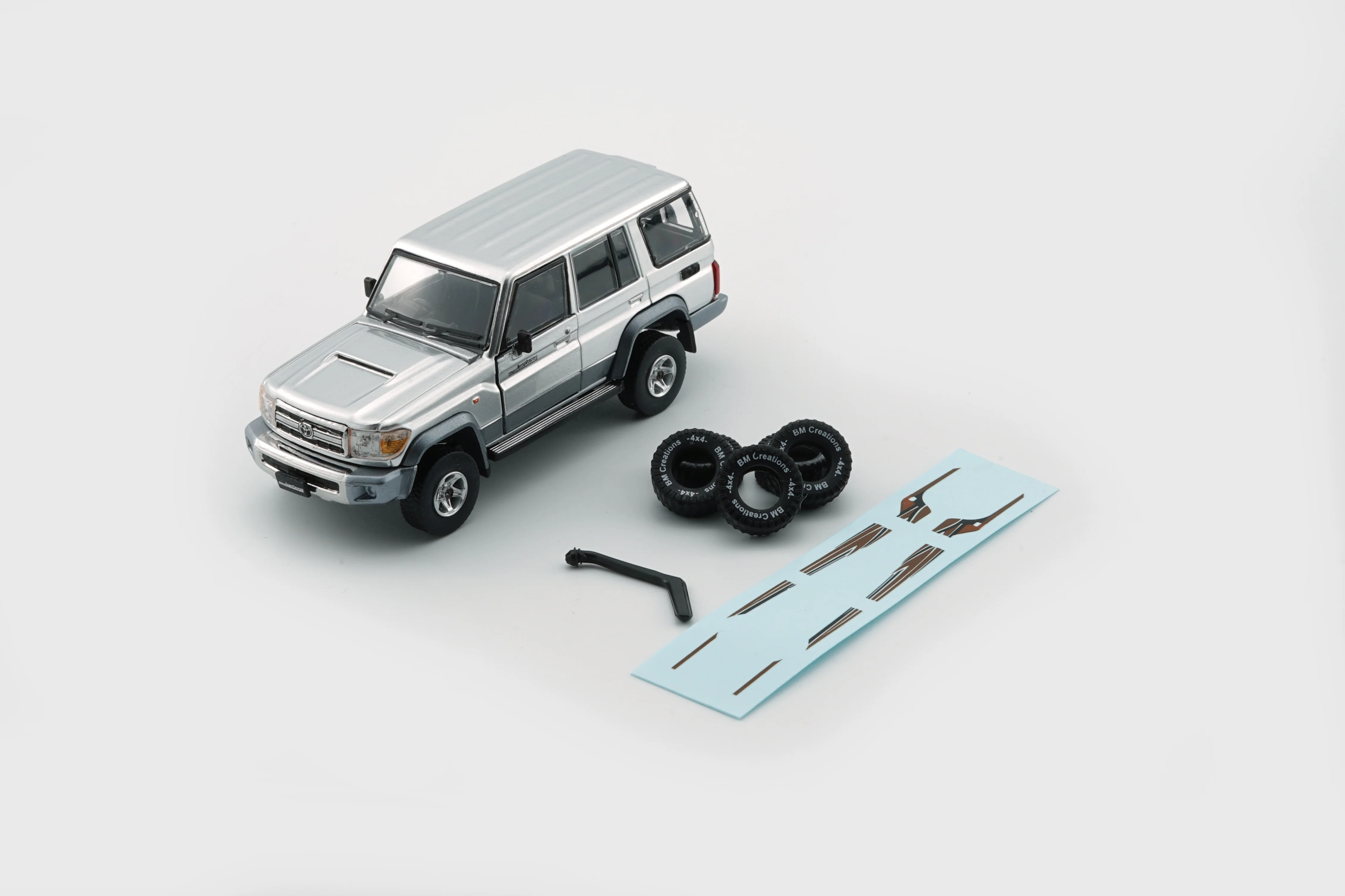 BM Creations 1/64 Toyota Land Cruiser LC76 - Silver (LHD) 64B0349 - Image 3