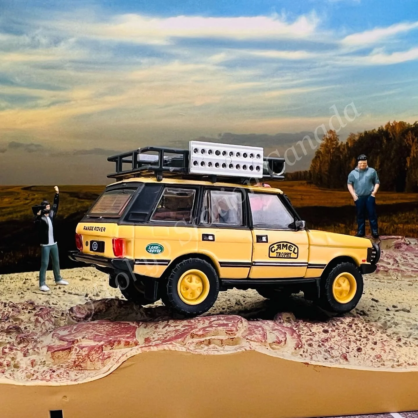 BM CREATIONS JUNIOR 1/64 Land Rover 1992 Range Rover Classic LSE Camel Version w/Accessory RHD 64B0263 - Image 4