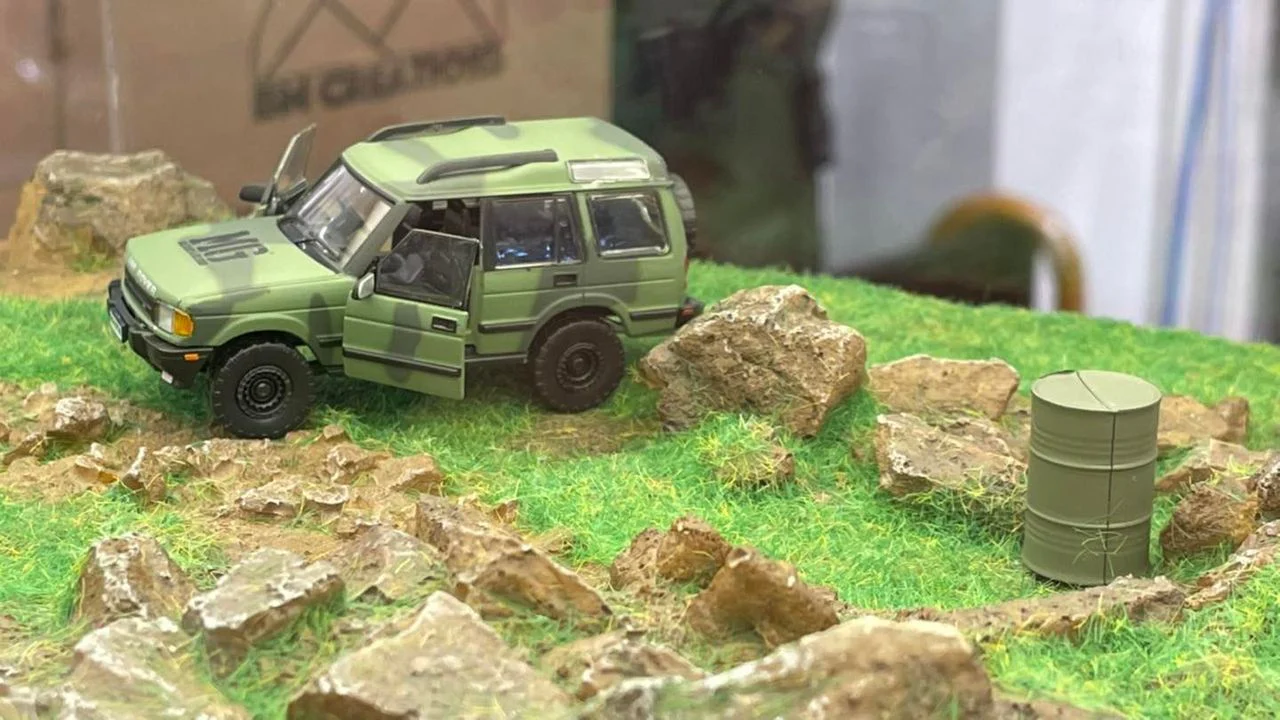 BM CREATIONS JUNIOR 1/64 Land Rover 1998 Discovery 1 Military Camouflage with Oil Tank (MG Edition) RHD 64B0195 - Image 3
