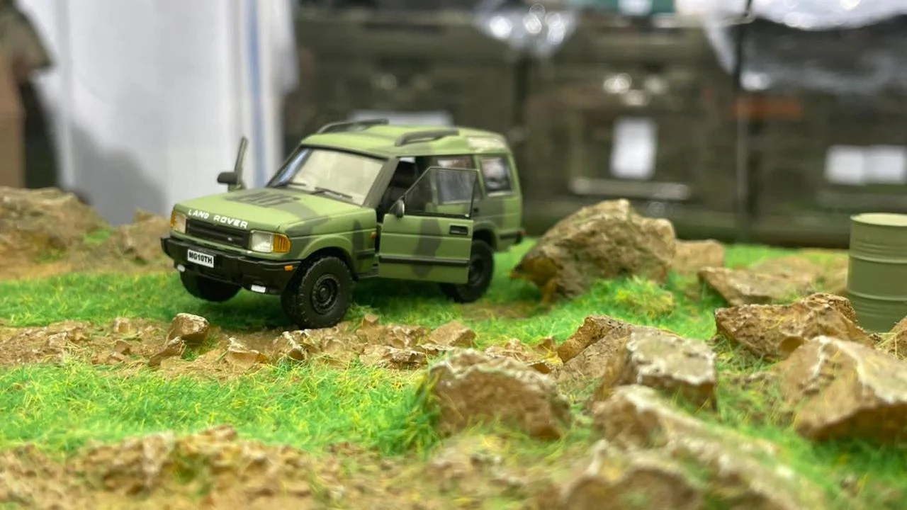 BM CREATIONS JUNIOR 1/64 Land Rover 1998 Discovery 1 Military Camouflage with Oil Tank (MG Edition) RHD 64B0195 - Image 4
