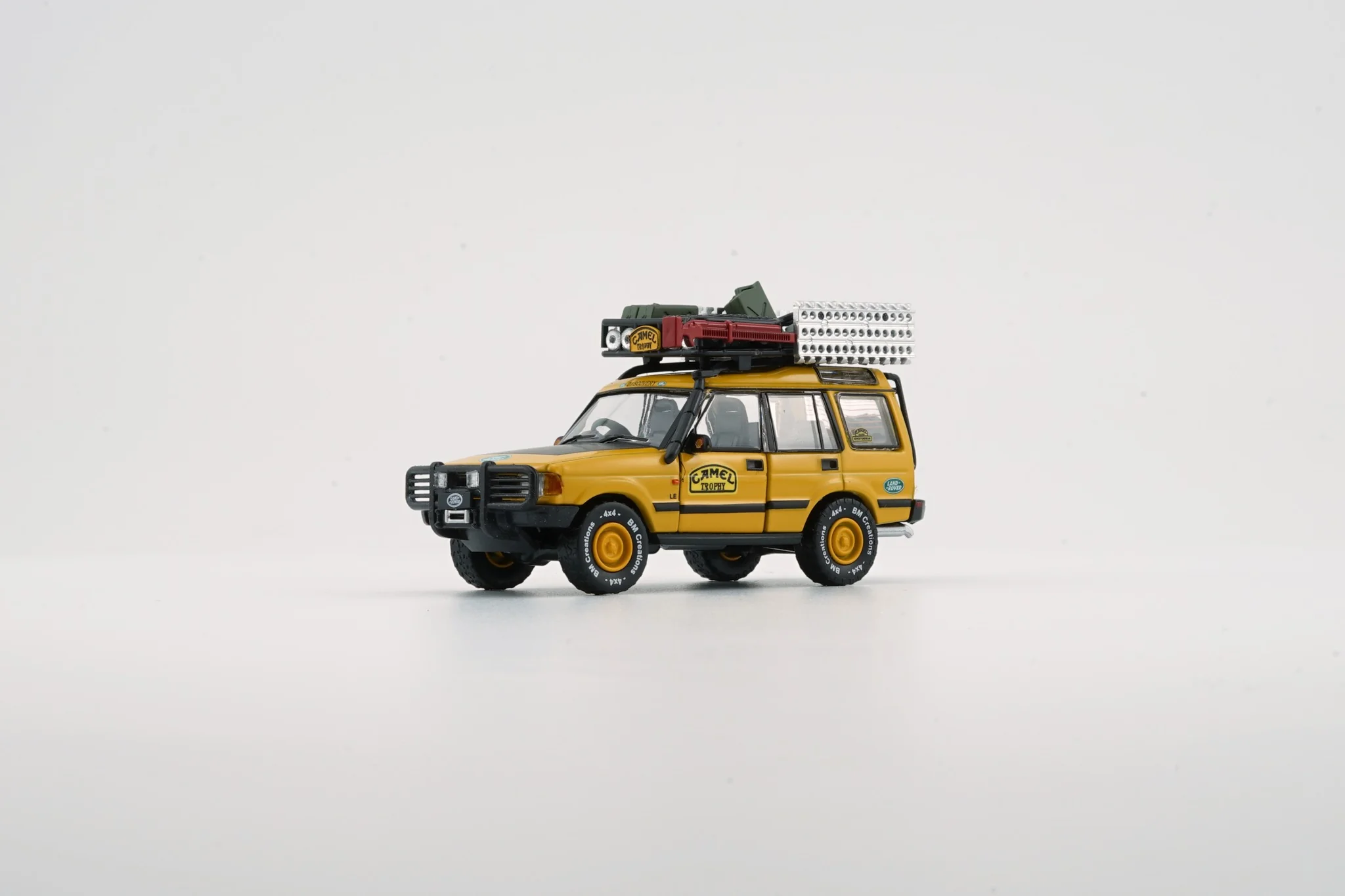 BM CREATIONS JUNIOR 1/64 Land Rover 1998 Discovery1 Camel Version w/Accessory RHD 64B0194 - Image 4
