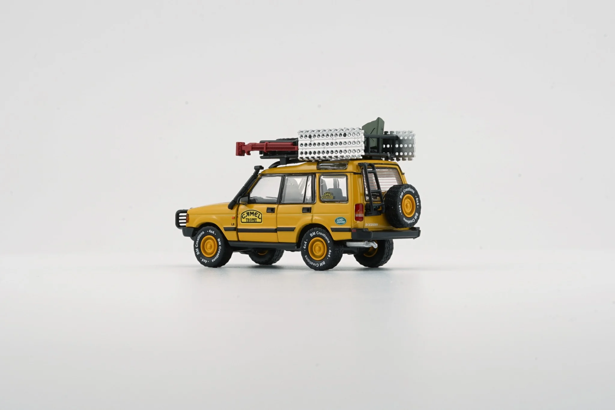 BM CREATIONS JUNIOR 1/64 Land Rover 1998 Discovery1 Camel Version w/Accessory RHD 64B0194 - Image 5