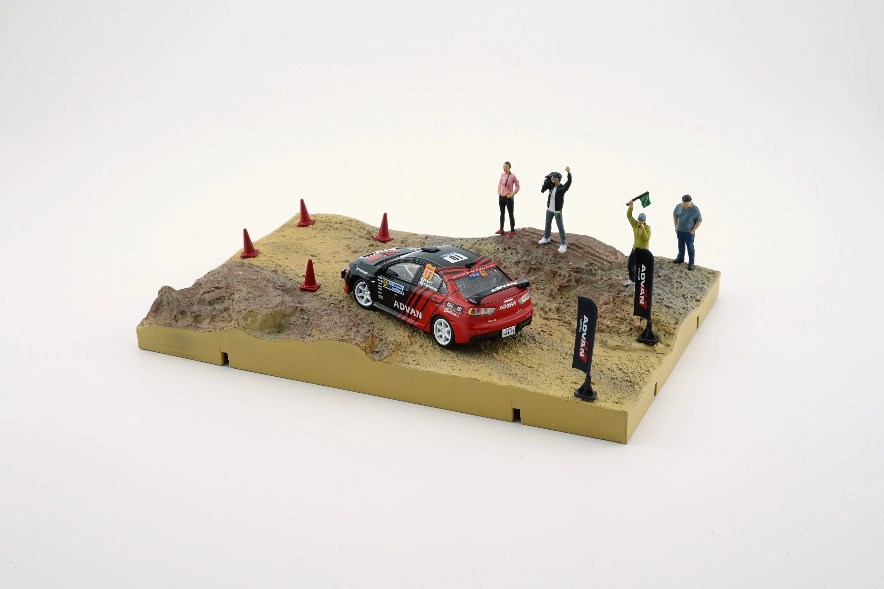 BM CREATIONS JUNIOR 1/64 Mitsubishi Lancer EVO X Advan RHD with Mud Diorama Christmas Version 64B0248 - Image 2