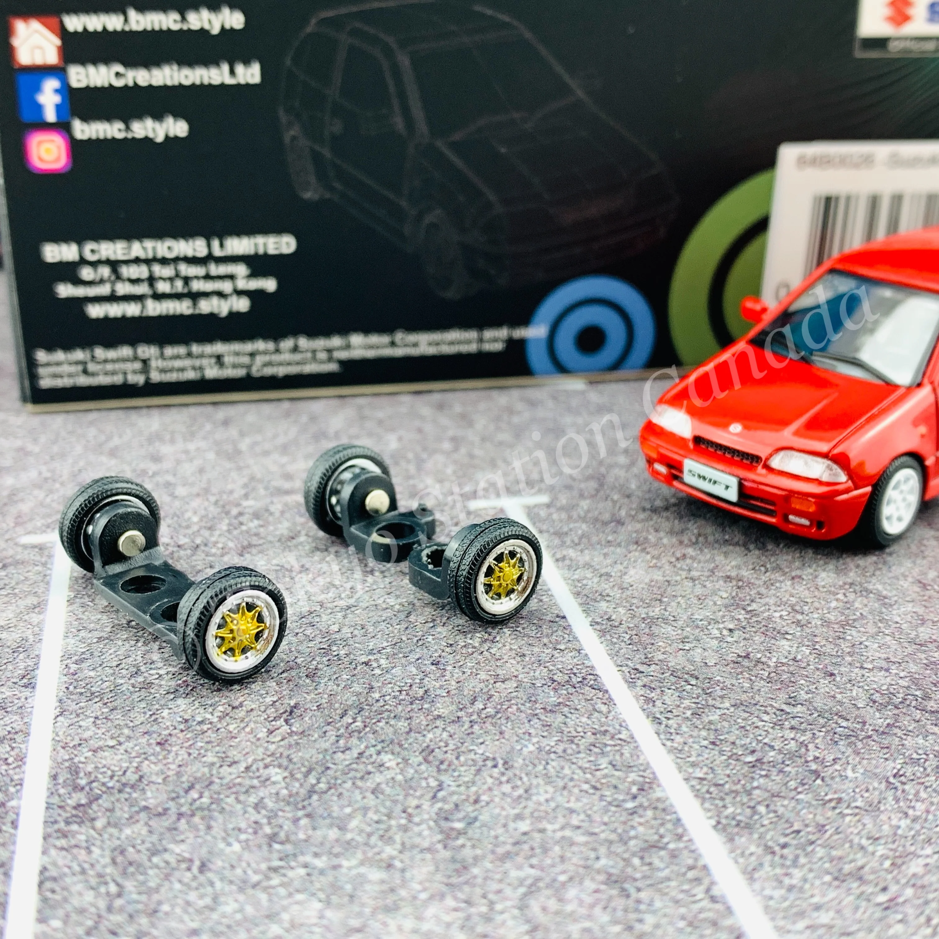 BM CREATIONS JUNIOR 1/64 Suzuki Swift 1989 RED LHD with Extra Wheels, Lowering Parts 64B0026 - Image 4