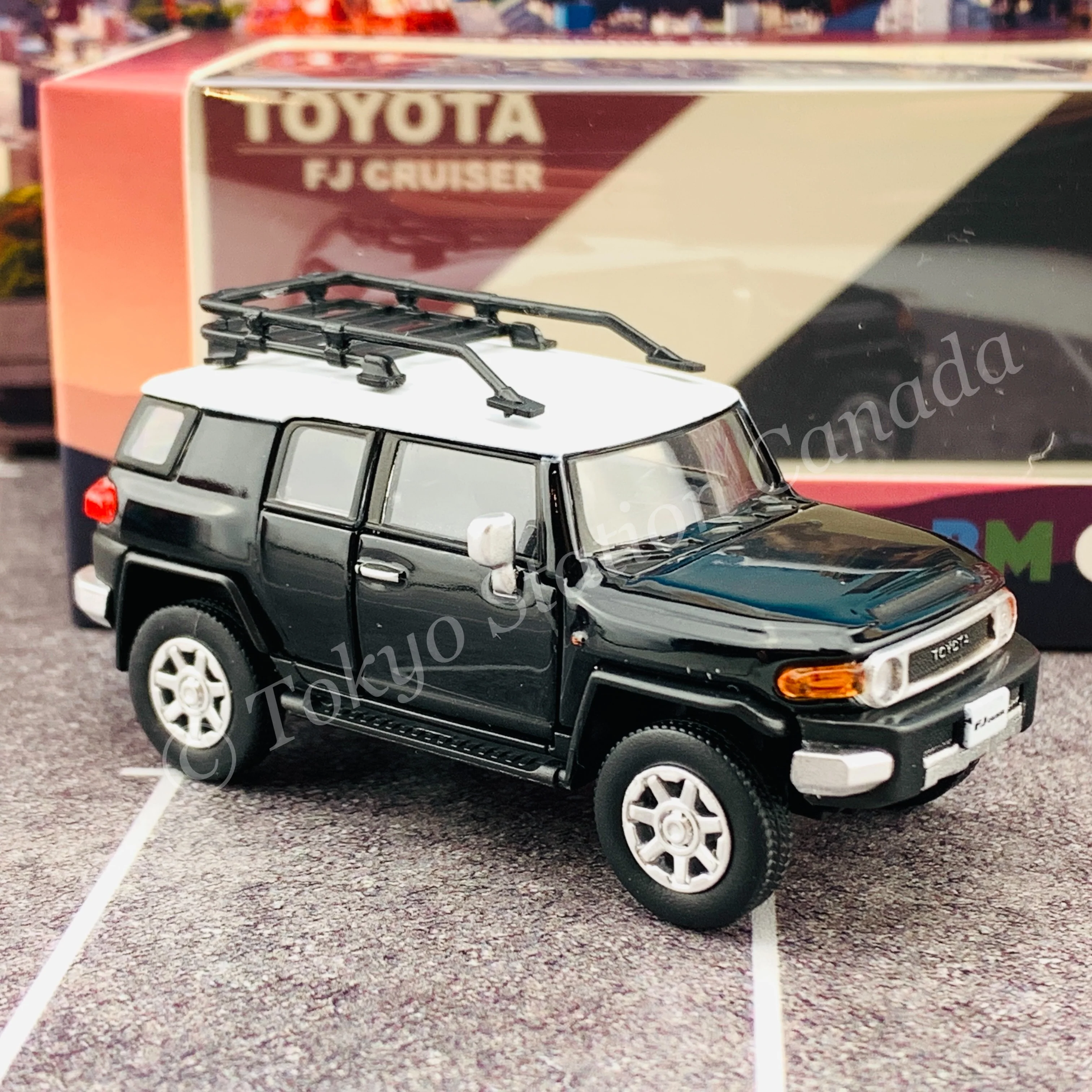 BM CREATIONS JUNIOR 1/64 Toyota 2015 FJ Cruiser - Black LHD 64B0139 - Image 3
