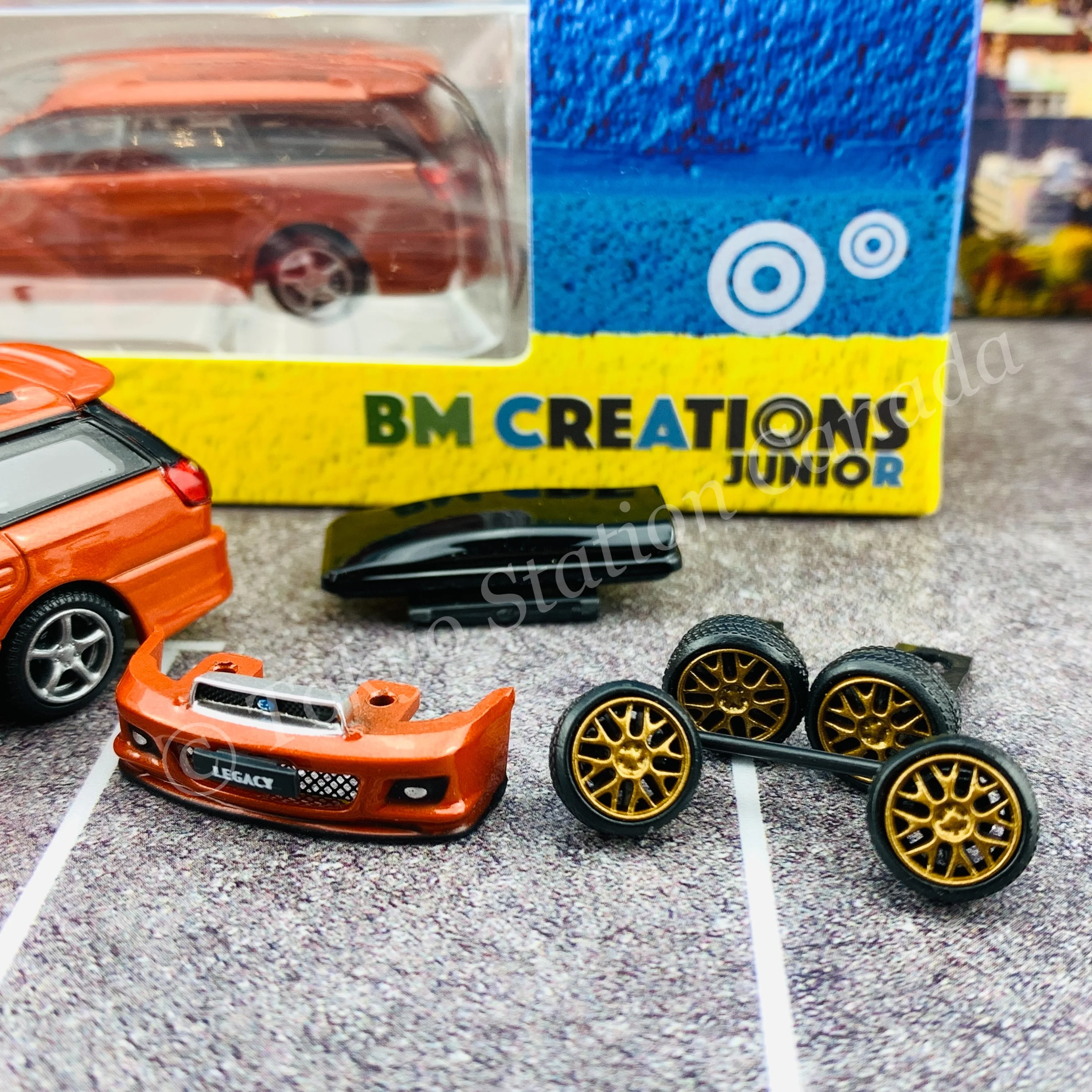 BM Creations JUNIOR 1/64Subaru 2002 Legacy E-tune II ORANGE RHD with Extra Wheels, Lowering Parts 64B0152 - Image 3