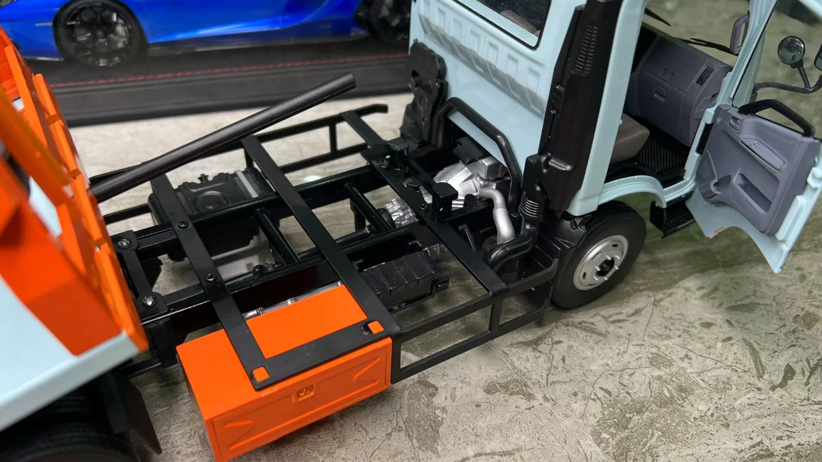 PREORDER DBGT 1/18 Flatbed Gulf Livery (Approx. release in JULY 2023 and subject to the manufacturer's final decision) - Image 6