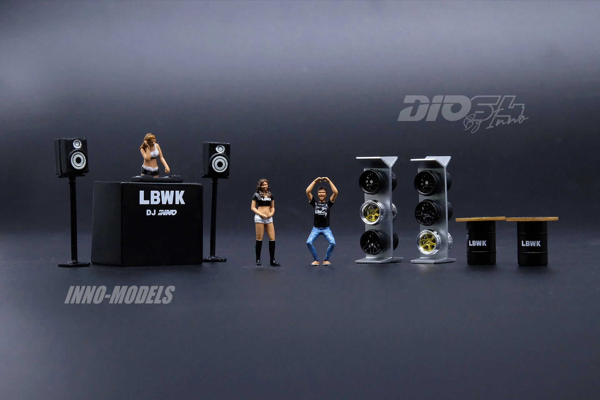 DIO64 by INNO 1/64 LBWK Auto Salon Diorama Included 997 LBWK Chrome and 3 figures DIO64-001 - Image 11