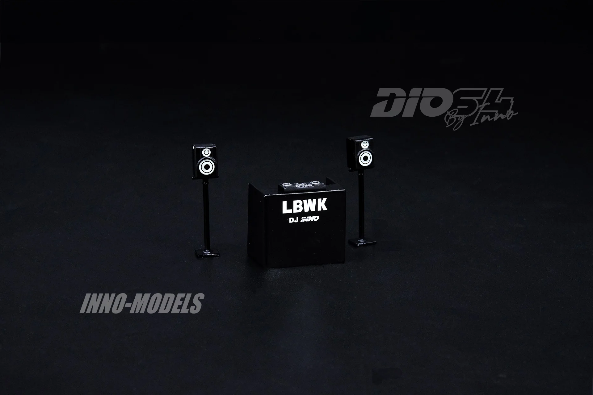 DIO64 by INNO 1/64 LBWK Auto Salon Diorama Included 997 LBWK Chrome and 3 figures DIO64-001 - Image 12