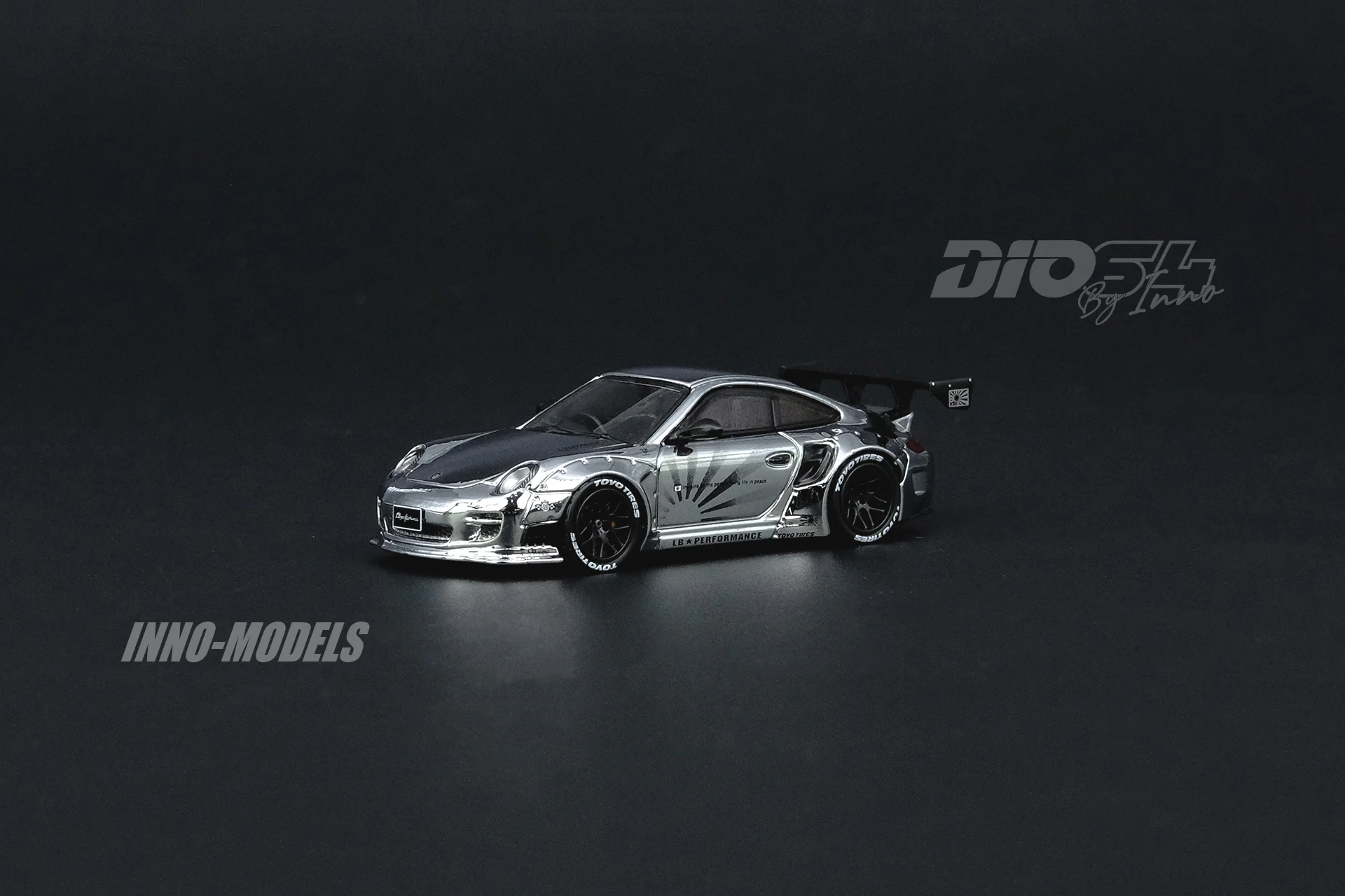 DIO64 by INNO 1/64 LBWK Auto Salon Diorama Included 997 LBWK Chrome and 3 figures DIO64-001 - Image 3