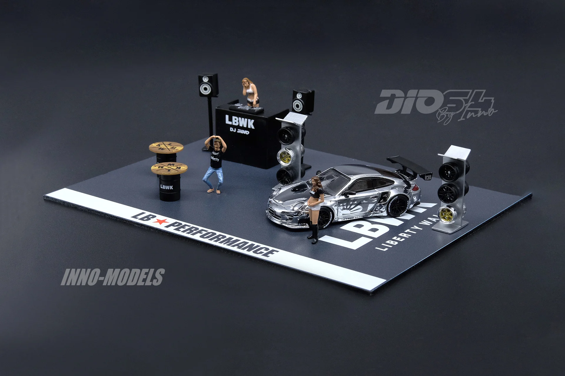 DIO64 by INNO 1/64 LBWK Auto Salon Diorama Included 997 LBWK Chrome and 3 figures DIO64-001 - Image 5