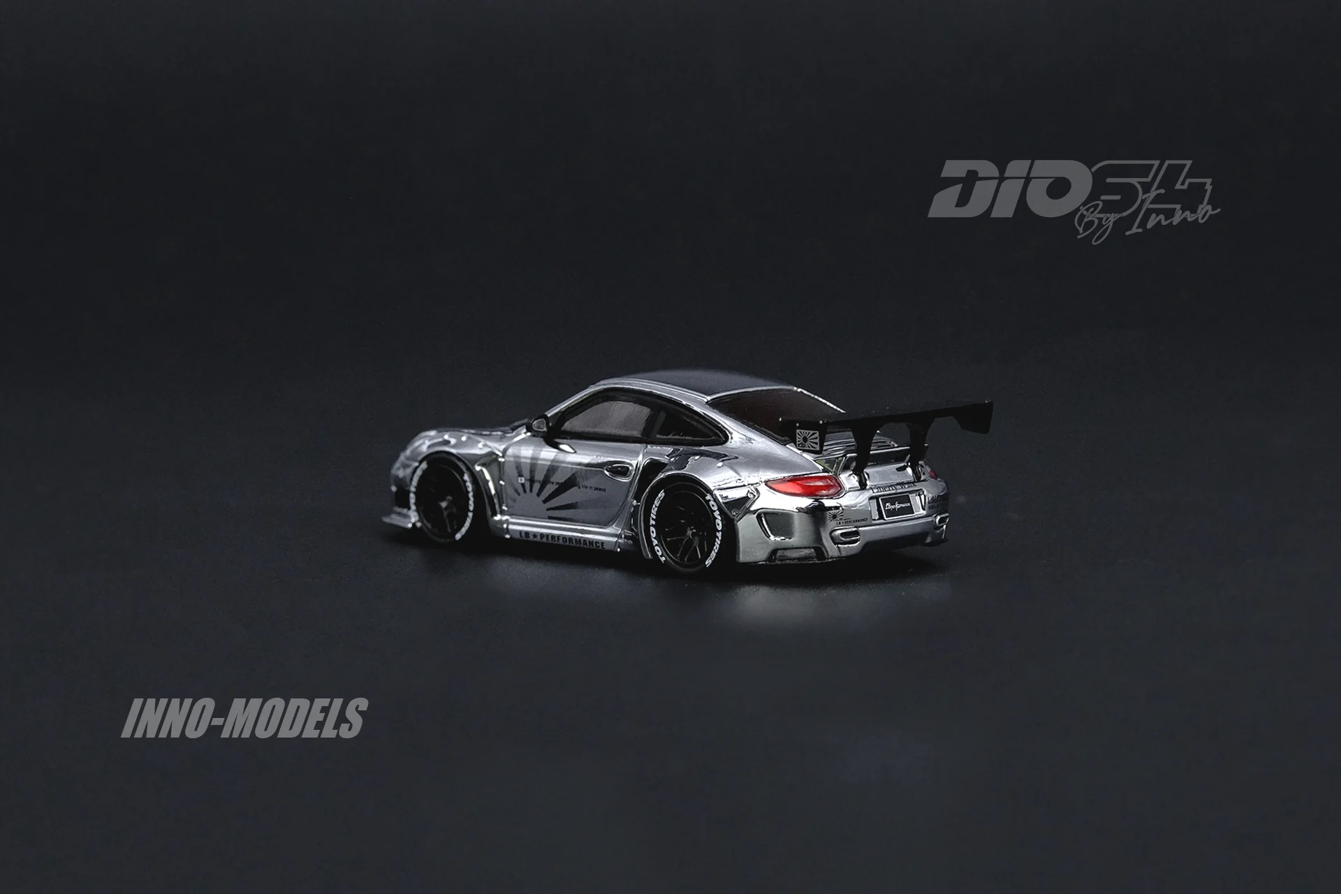 DIO64 by INNO 1/64 LBWK Auto Salon Diorama Included 997 LBWK Chrome and 3 figures DIO64-001 - Image 7
