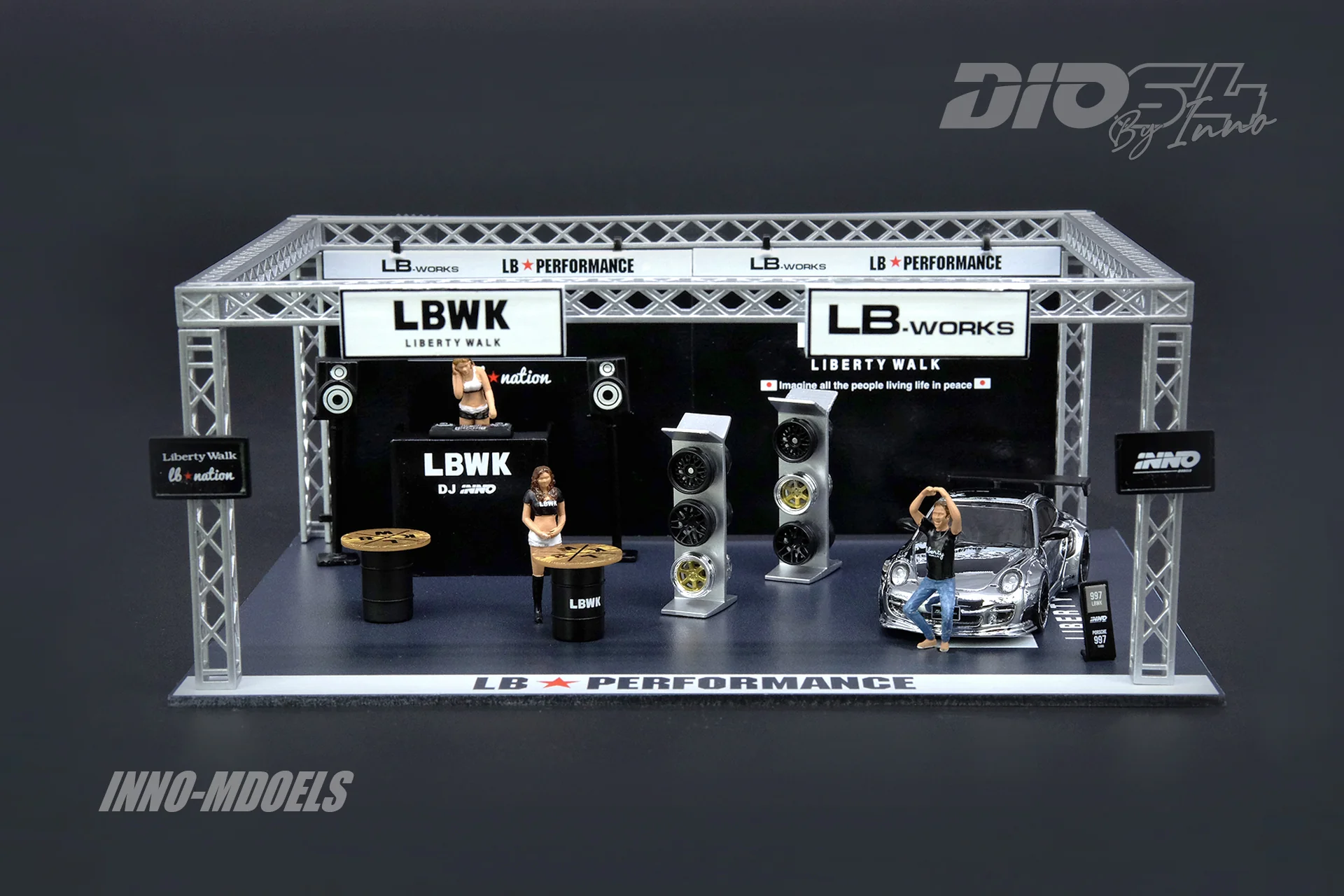 DIO64 by INNO 1/64 LBWK Auto Salon Diorama Included 997 LBWK Chrome and 3 figures DIO64-001 - Image 9