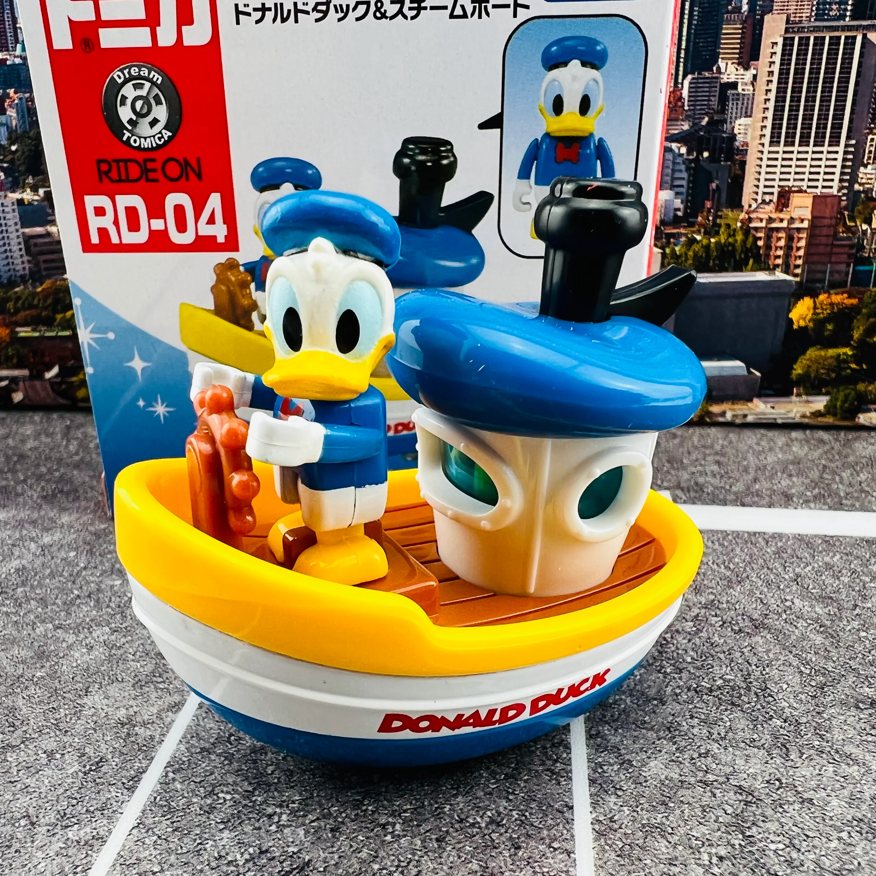 Dream TOMICA Ride on Disney RD-04 Donald Duck & Steam Boat - Image 2