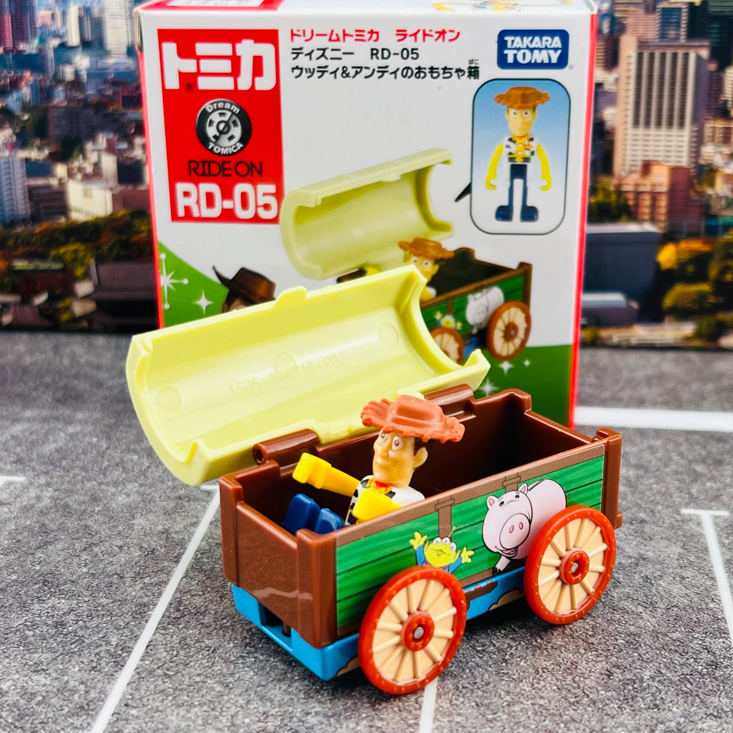Dream TOMICA Ride on Disney RD-05 Woody & Andy Toy Box - Image 3