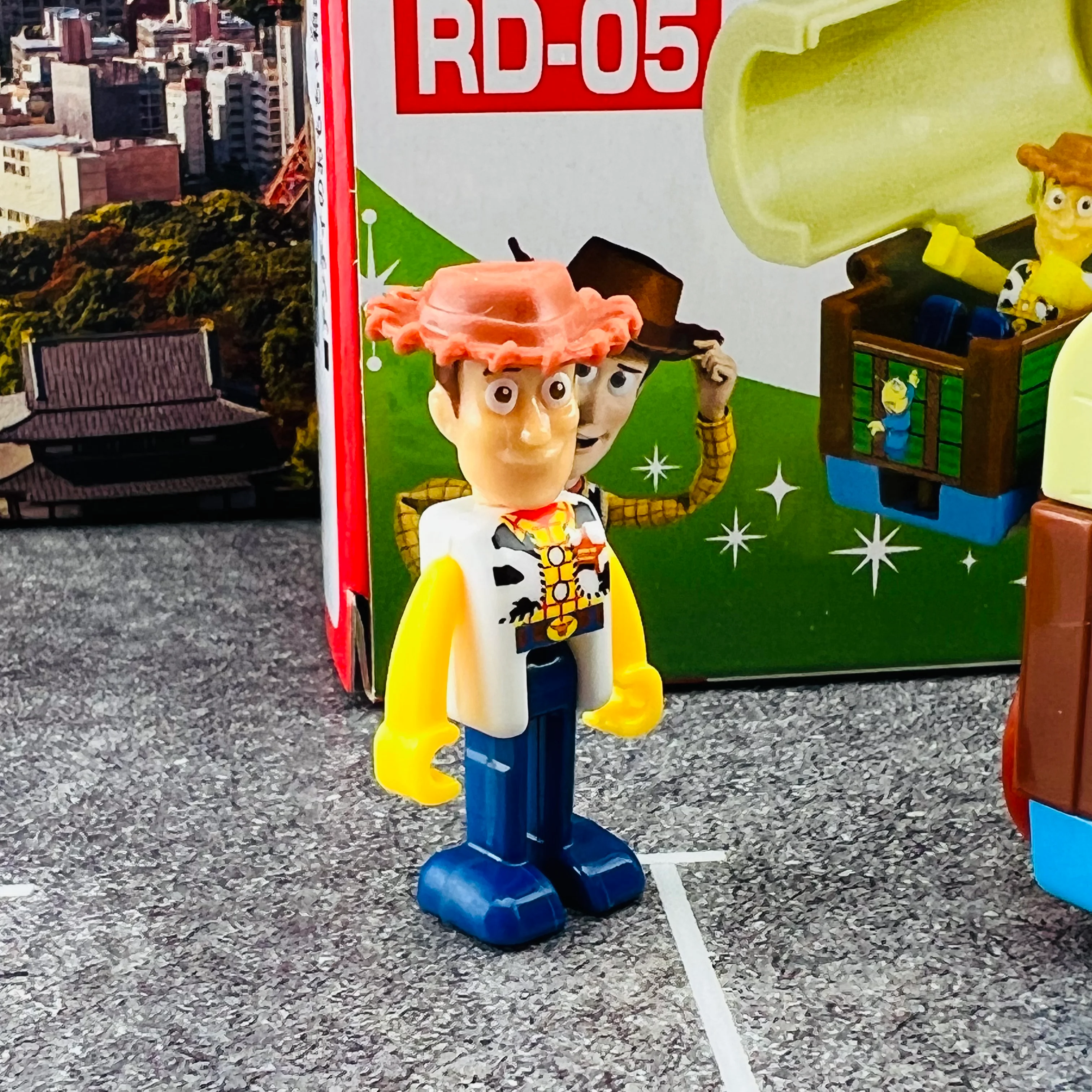 Dream TOMICA Ride on Disney RD-05 Woody & Andy Toy Box - Image 4