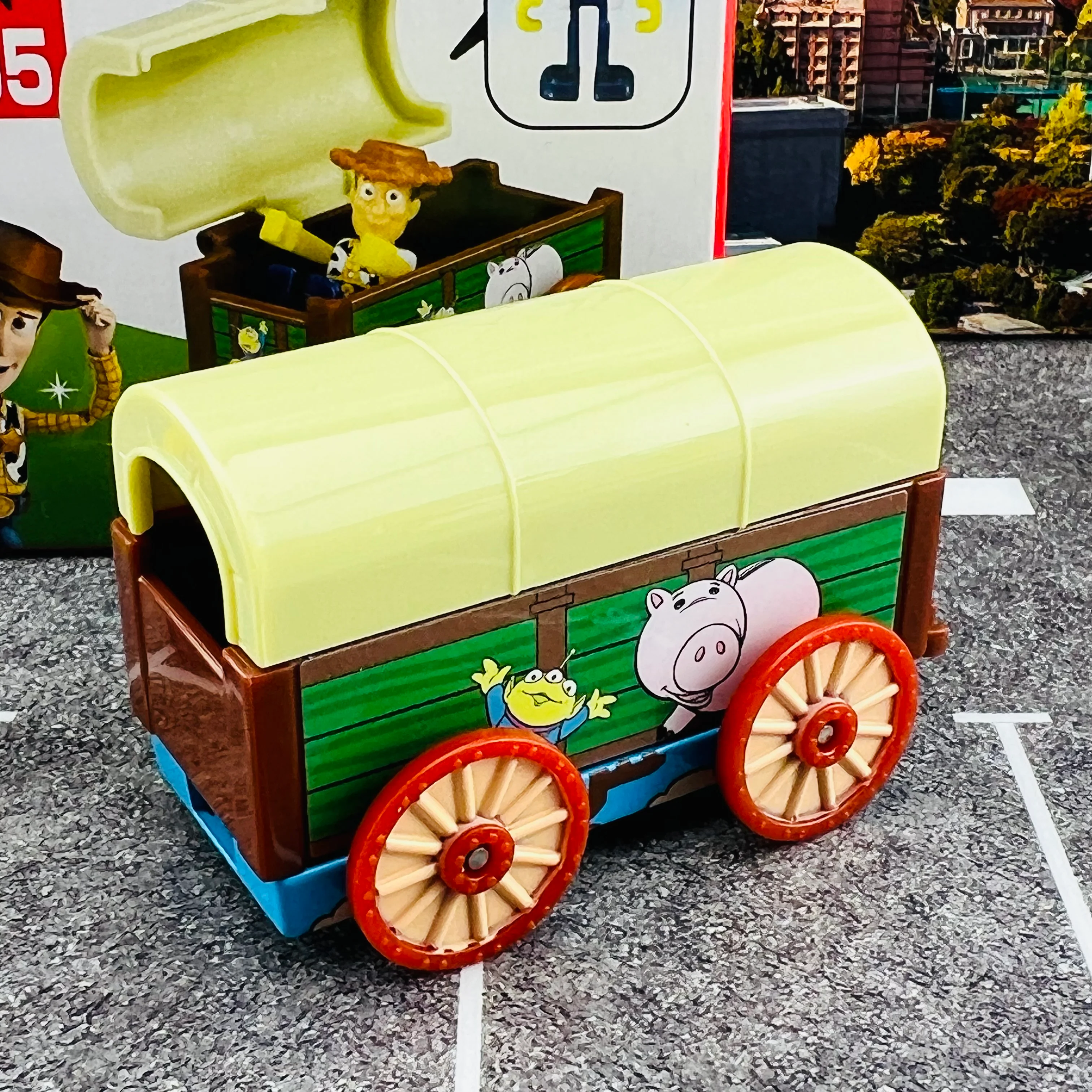 Dream TOMICA Ride on Disney RD-05 Woody & Andy Toy Box - Image 5