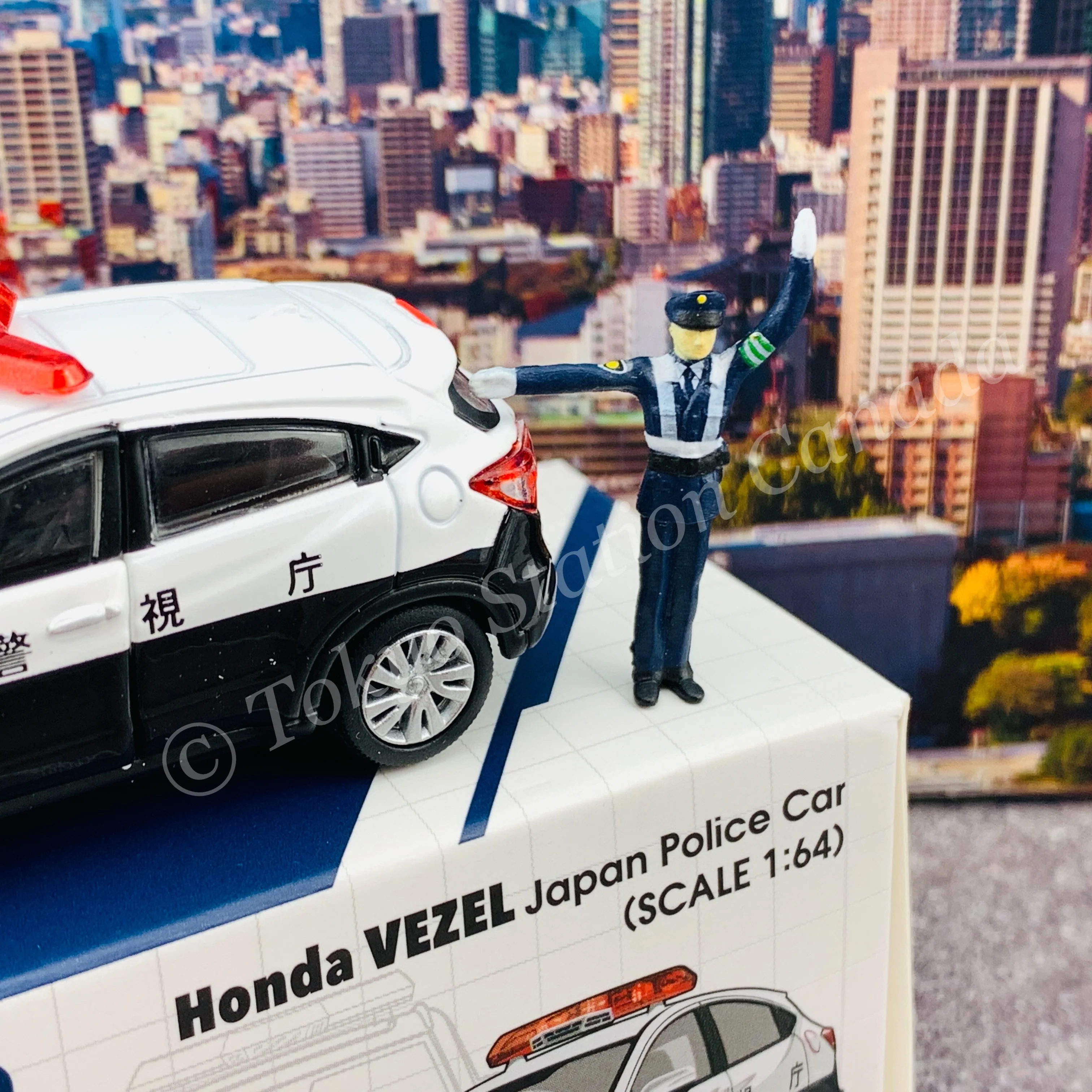 ERA CAR 1/64 54 Honda Vezel Japan Police with Traffic Police Officer Figure 4897099931584 - Image 2