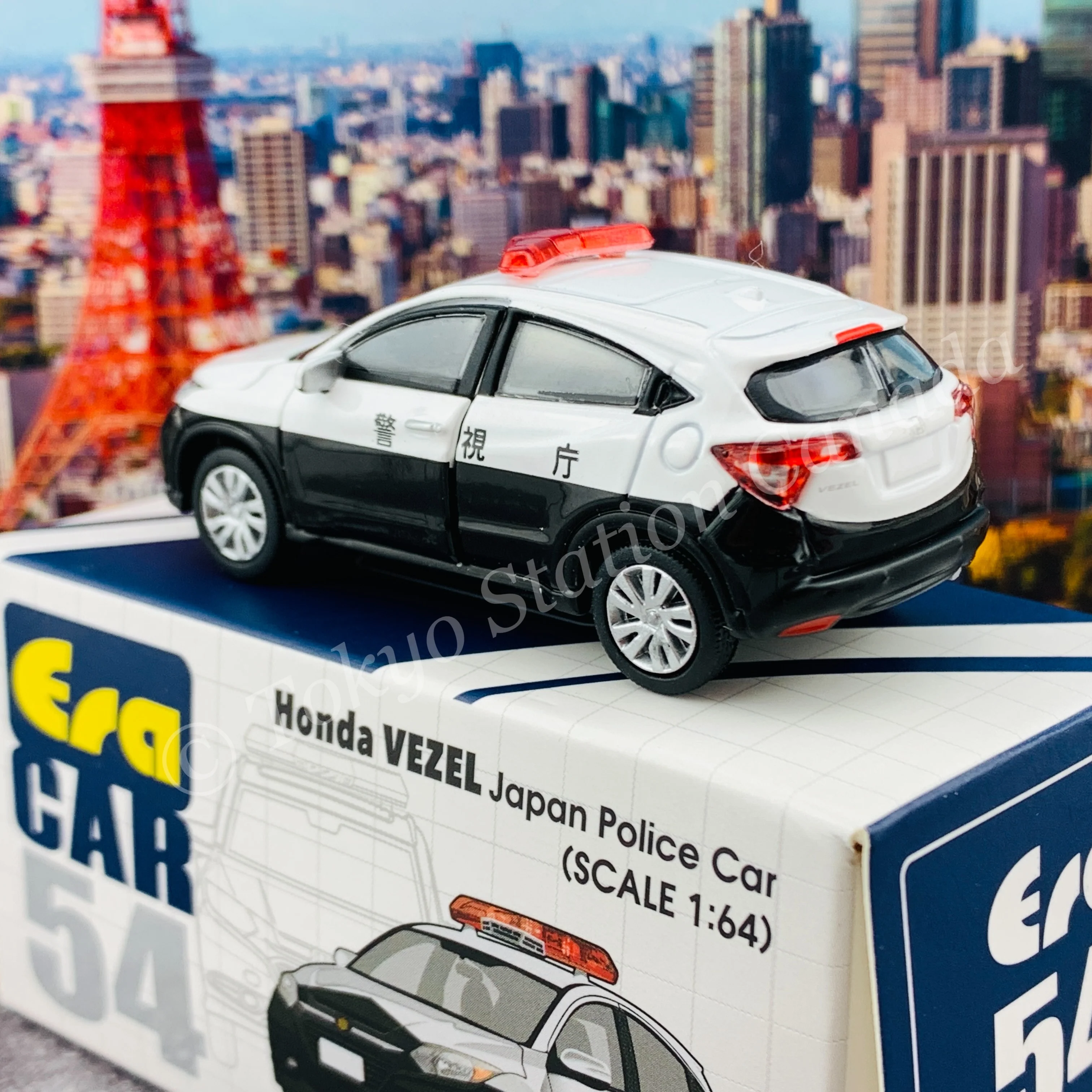 ERA CAR 1/64 54 Honda Vezel Japan Police with Traffic Police Officer Figure 4897099931584 - Image 6