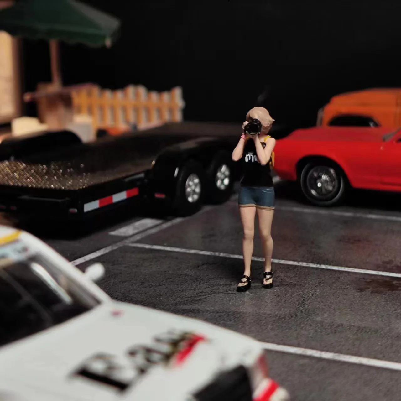 GX-DIORAMA 1/64 Figurine set "Female Photographer Duo" - Image 6