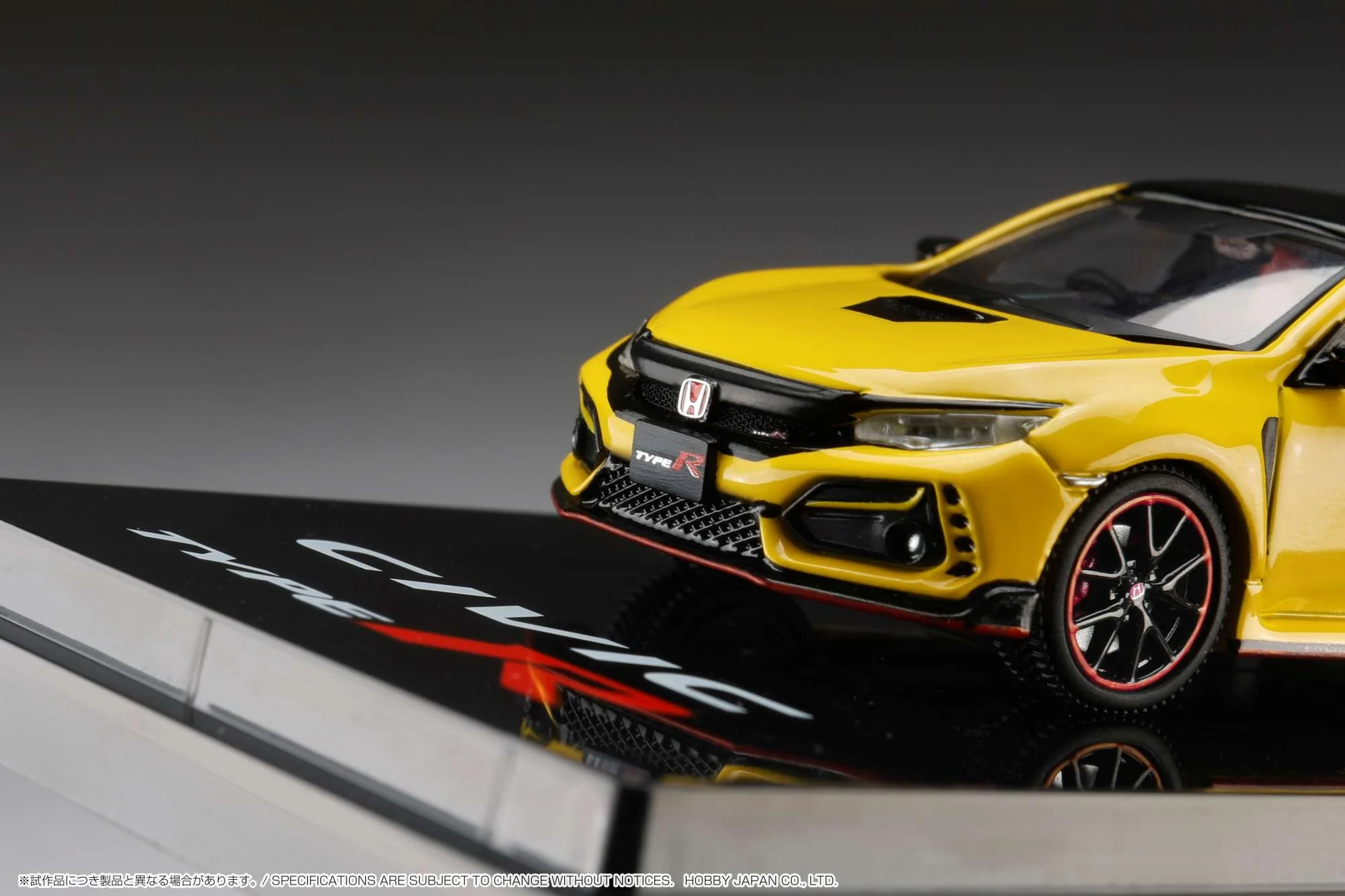 HOBBY JAPAN 1/64  Honda CIVIC Type R Limited Edition (FK8) 2020 with Engine Display Model Sunlight Yellow Ⅱ HJ642055BY - Image 3