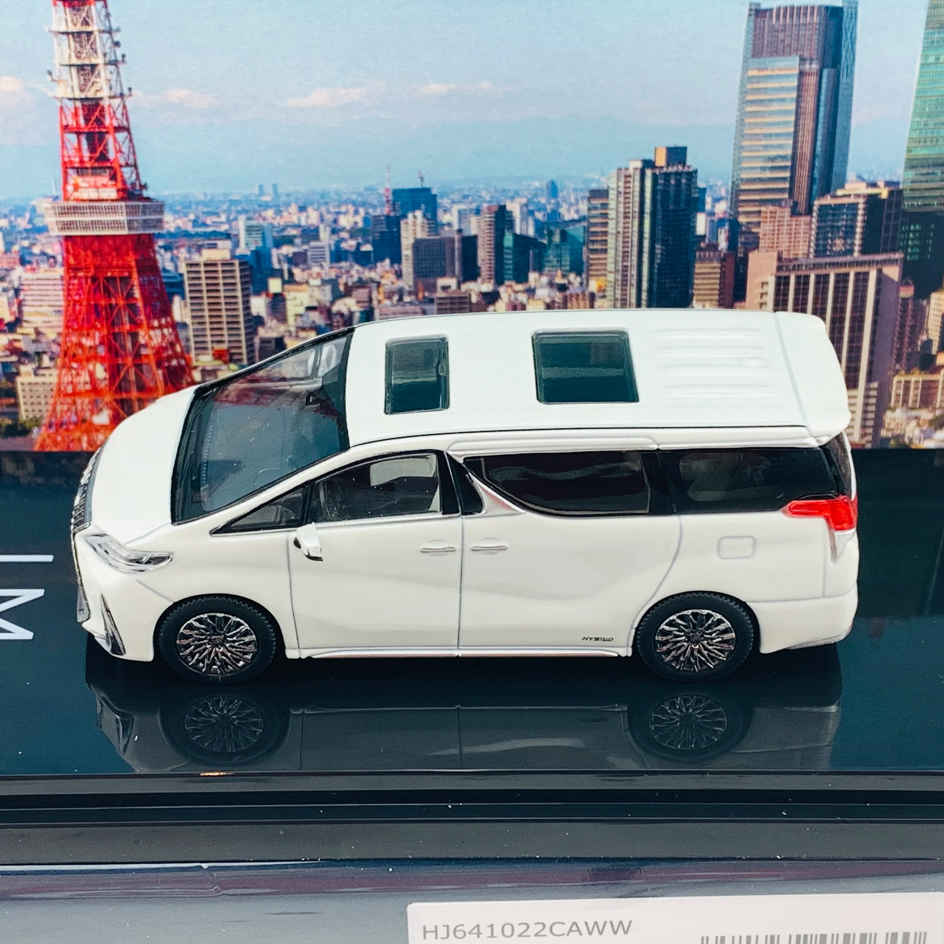 HOBBY JAPAN 1/64 LEXUS LM 300h HYBRID 4 SEATER WHITE with WHITE INTERIOR (LHD) HJ641022CAWW - Image 4