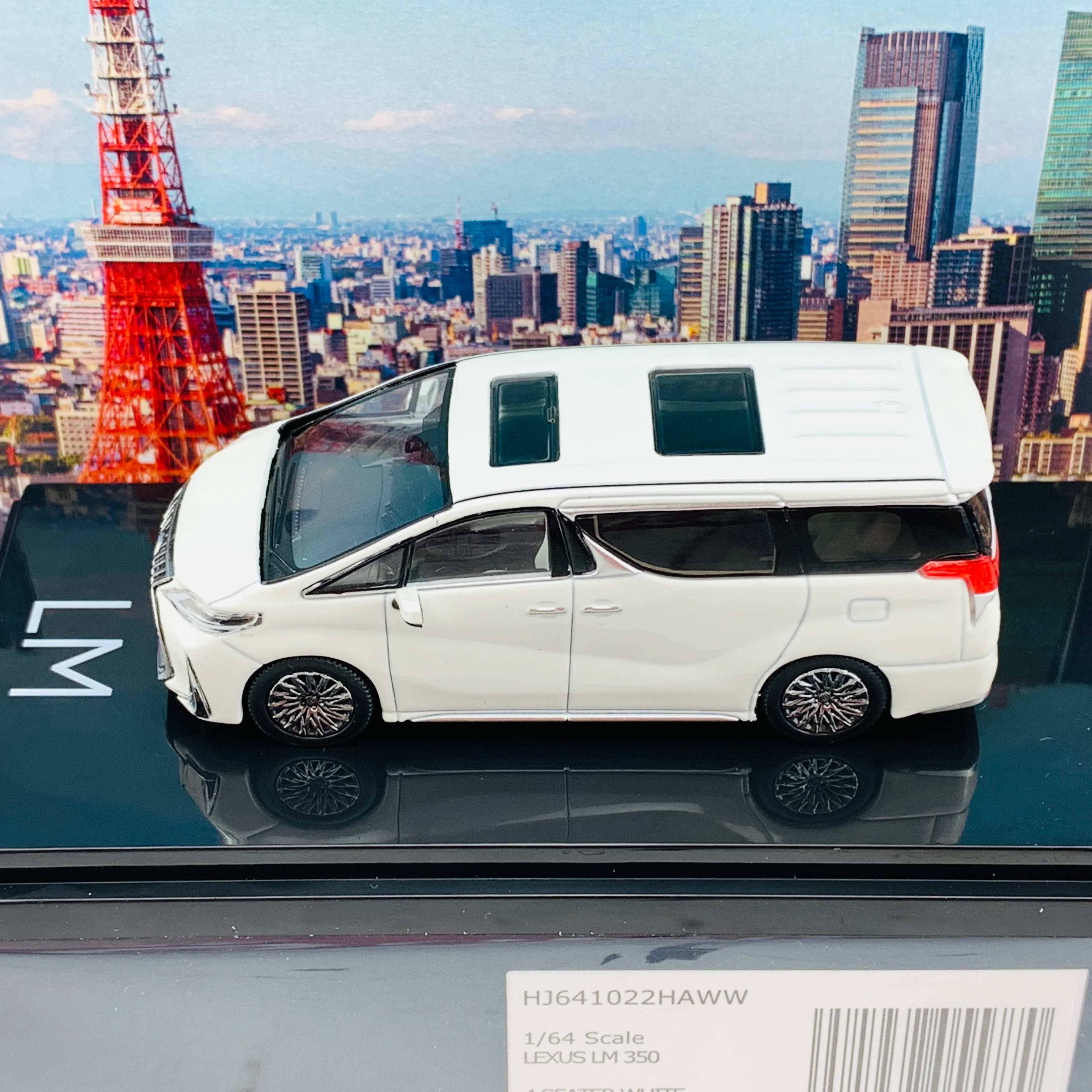 HOBBY JAPAN 1/64 LEXUS LM 350 4 SEATER WHITE with WHITE INTERIOR (RHD) HJ641022HAWW - Image 5