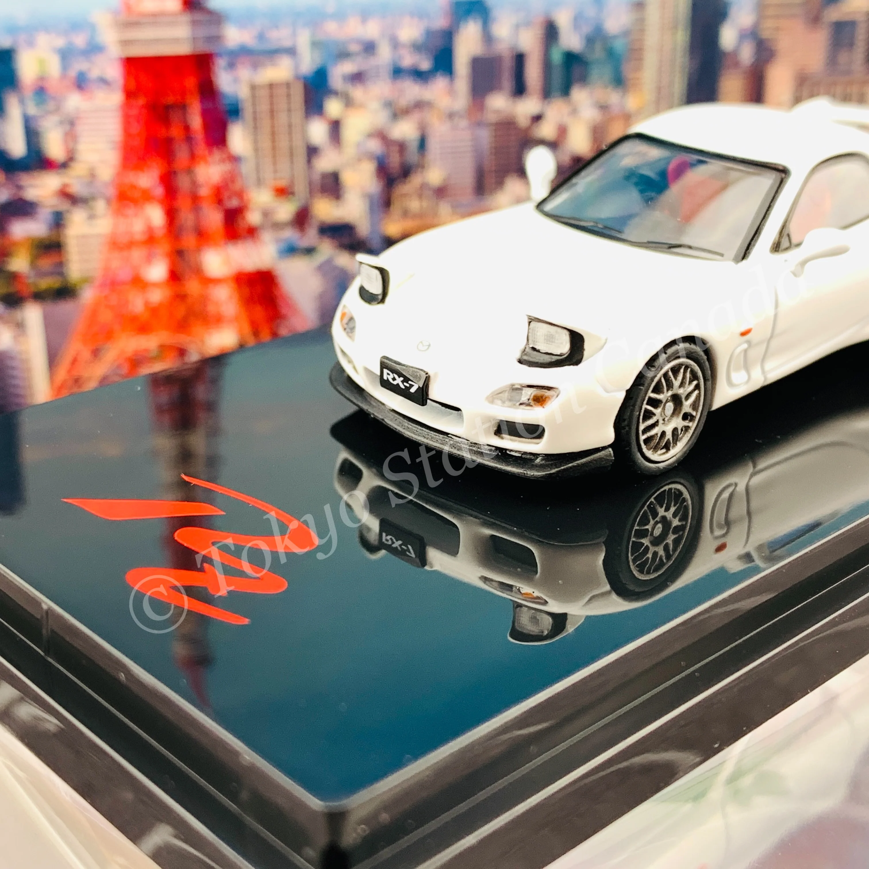 HOBBY JAPAN 1/64 Mazda RX-7 (FD3S) Type RZ With Engine Display Model White HJ642007EW - Image 2