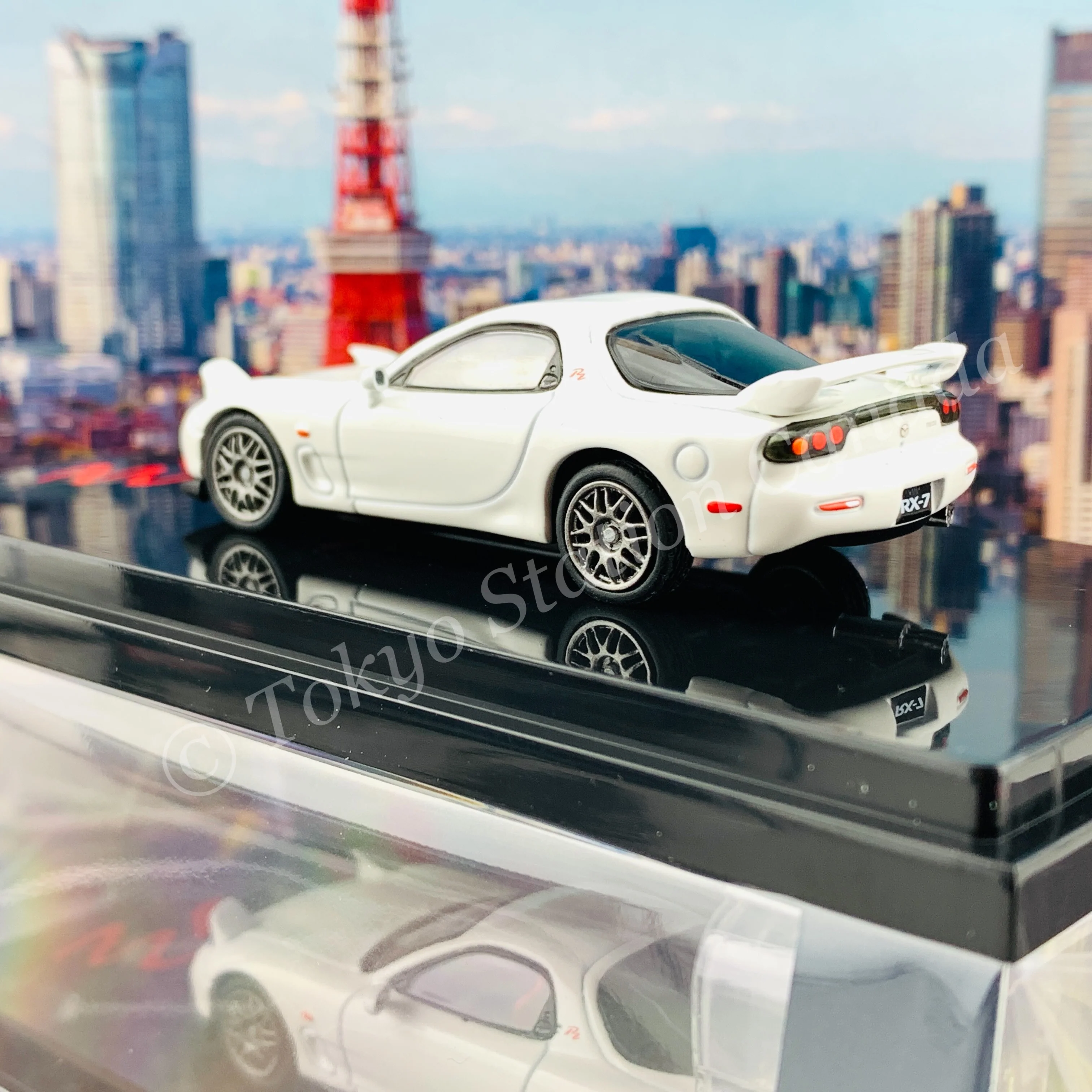 HOBBY JAPAN 1/64 Mazda RX-7 (FD3S) Type RZ With Engine Display Model White HJ642007EW - Image 5