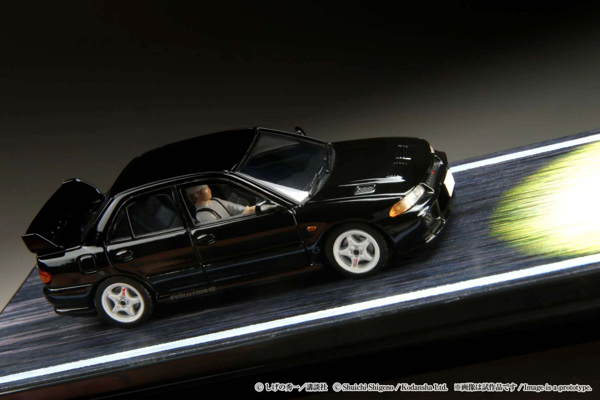 HOBBY JAPAN 1/64 Mitsubishi Lancer RS Evolution Ⅲ / INITIAL D VS Ryosuke Takahashi With Kyoichi Sudo Figure HJ643010D - Image 2