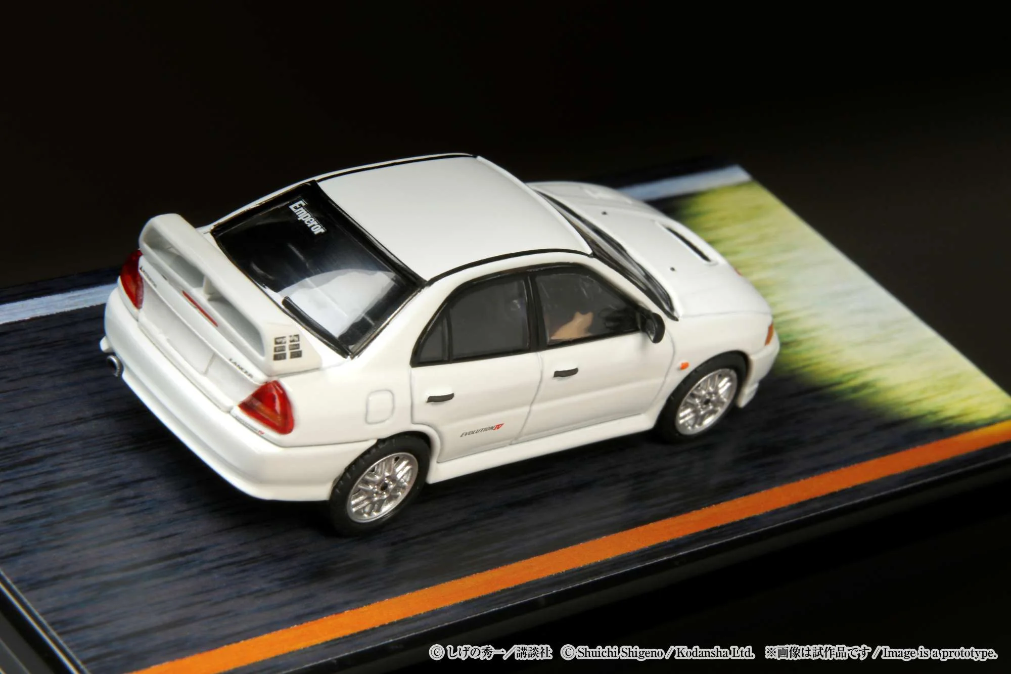 HOBBY JAPAN 1/64 Mitsubishi Lancer RS Evolution Ⅳ / INITIAL D VS Takumi Fujiwara With Seiji Iwaki Figure HJ642011D - Image 3
