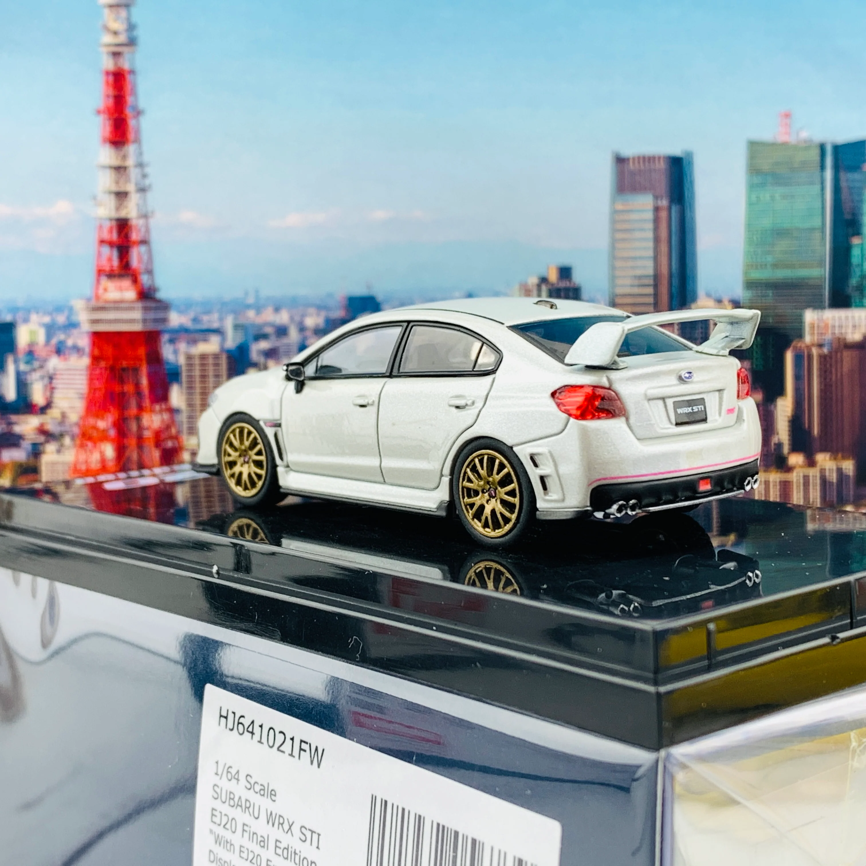 HOBBY JAPAN 1/64  SUBARU WRX STI EJ20 Final Edition with EJ20 Engine Display Model White Pearl HJ641021FW - Image 4