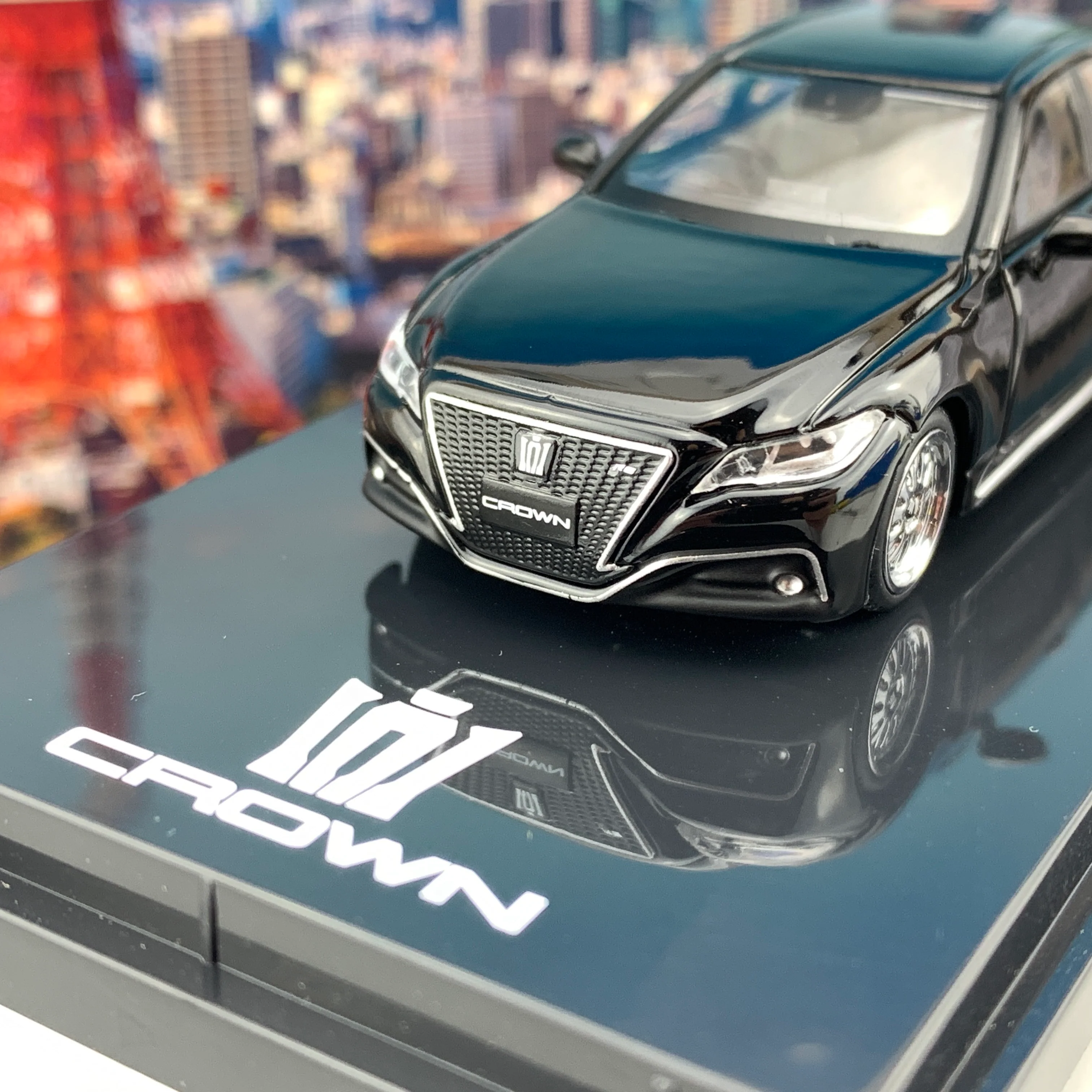 HOBBY JAPAN 1/64 Toyota CROWN 2.5L RS Advance CUSTOMIZED VERSION Black HJ641009CBK - Image 3
