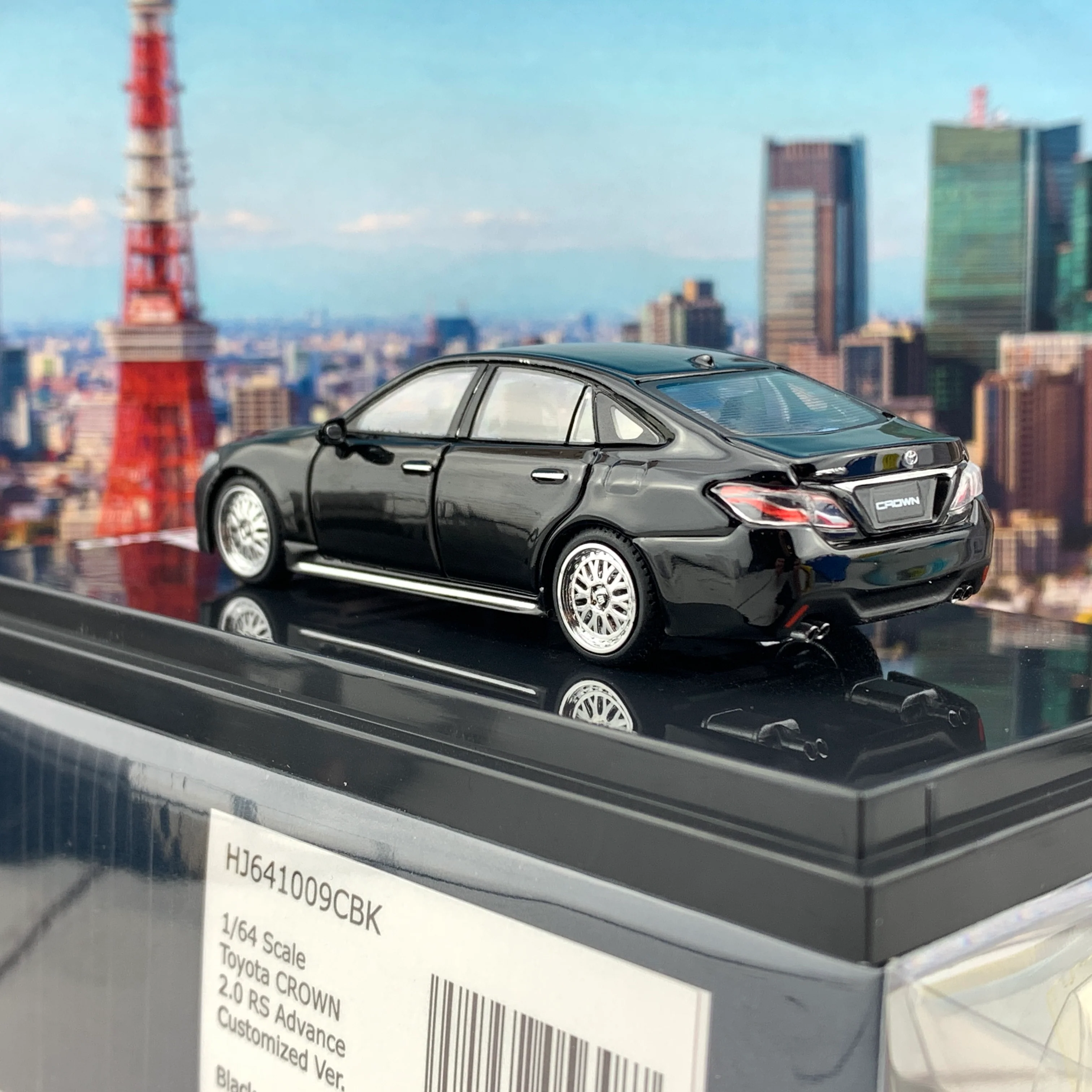 HOBBY JAPAN 1/64 Toyota CROWN 2.5L RS Advance CUSTOMIZED VERSION Black HJ641009CBK - Image 4