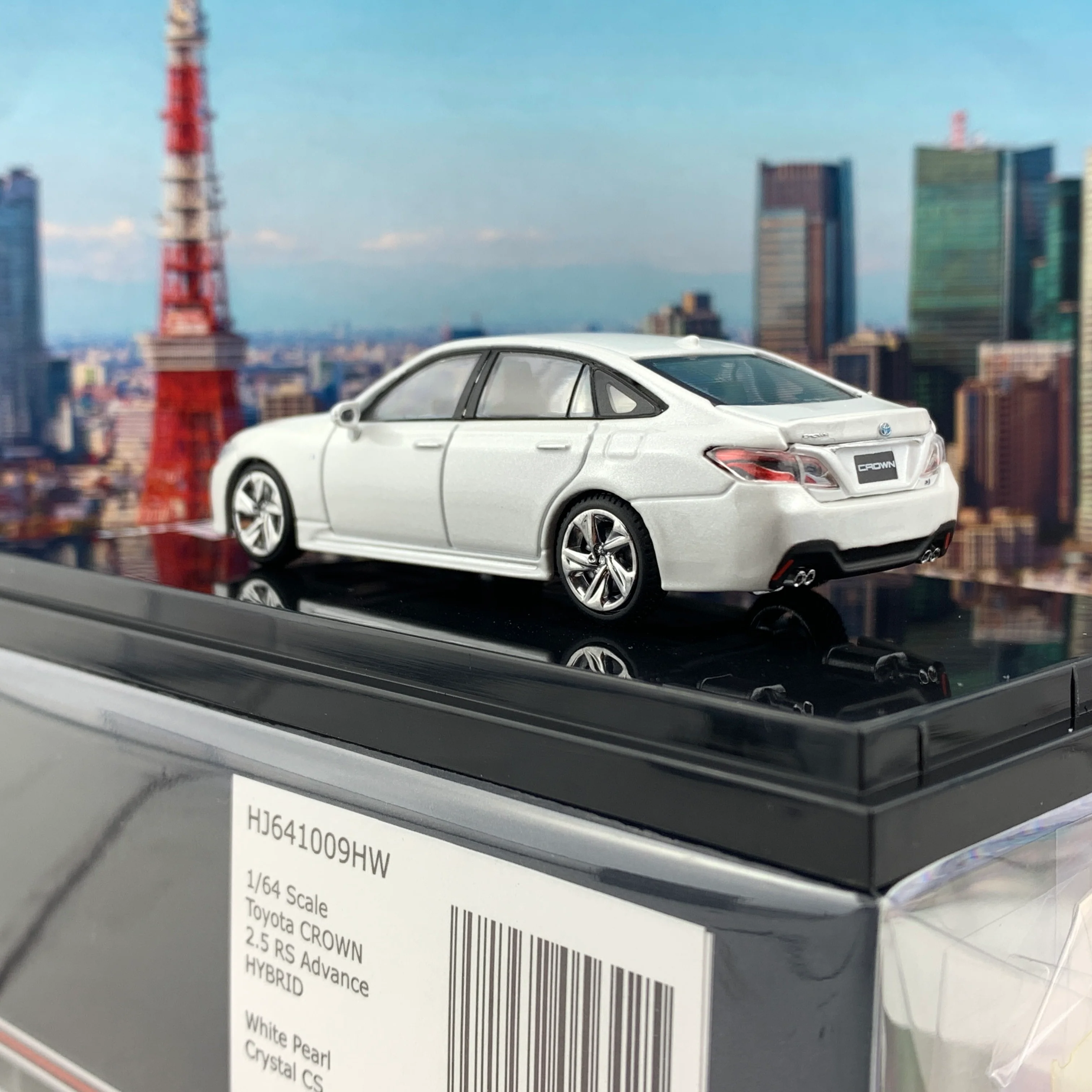 HOBBY JAPAN 1/64 Toyota CROWN 2.5L RS Advance HYBRID White Pearl HJ641009HW - Image 4