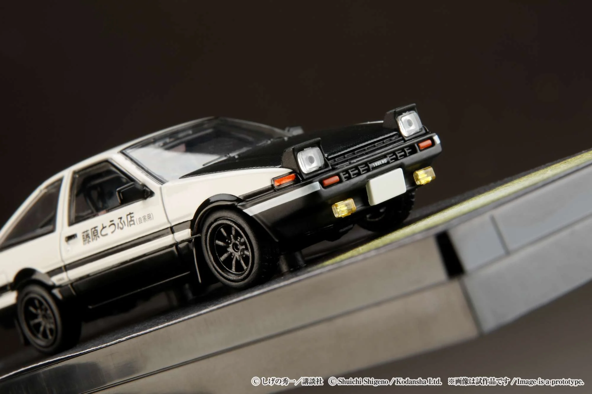 HOBBY JAPAN 1/64 Toyota SPRINTER TRUENO (AE86) FINAL VERSION / INITIAL D Engine Mounted Model VS Shinji Inui (Carbon Hood) - Image 2