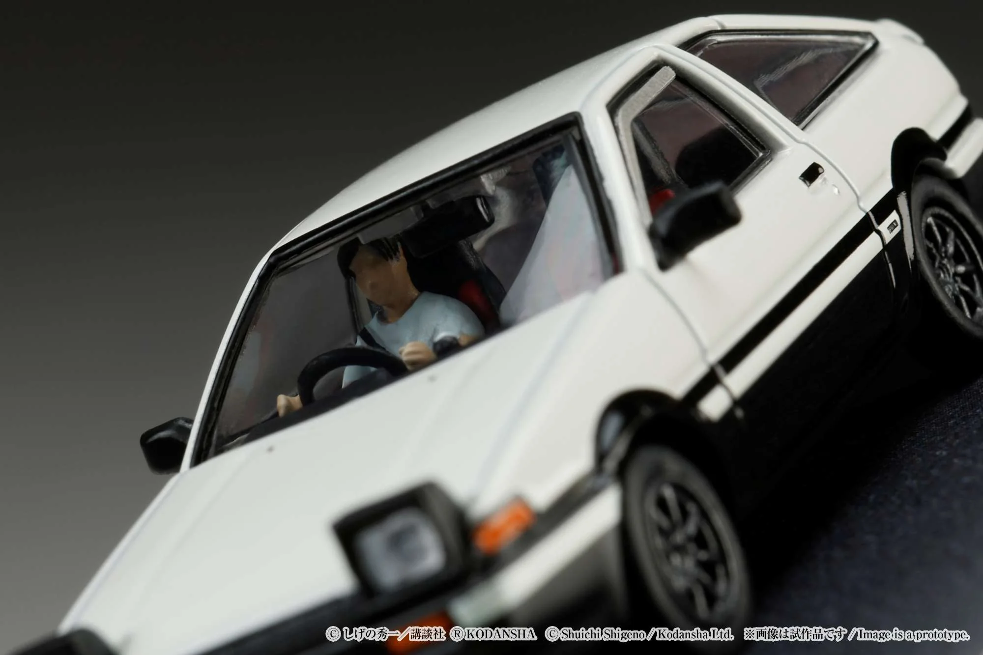 HOBBY JAPAN 1/64 Toyota SPRINTER TRUENO GT APEX AE86 / INITIAL D VS Takeshi Nakazato With Takumi Fujiwara Figure HJ643008DA - Image 5