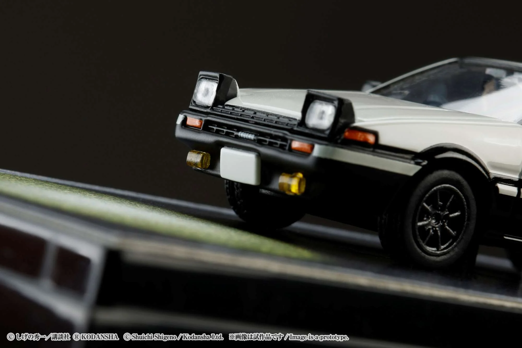 HOBBY JAPAN 1/64 Toyota SPRINTER TRUENO GT APEX AE86 / INITIAL D VS Takeshi Nakazato With Takumi Fujiwara Figure HJ643008DA - Image 6