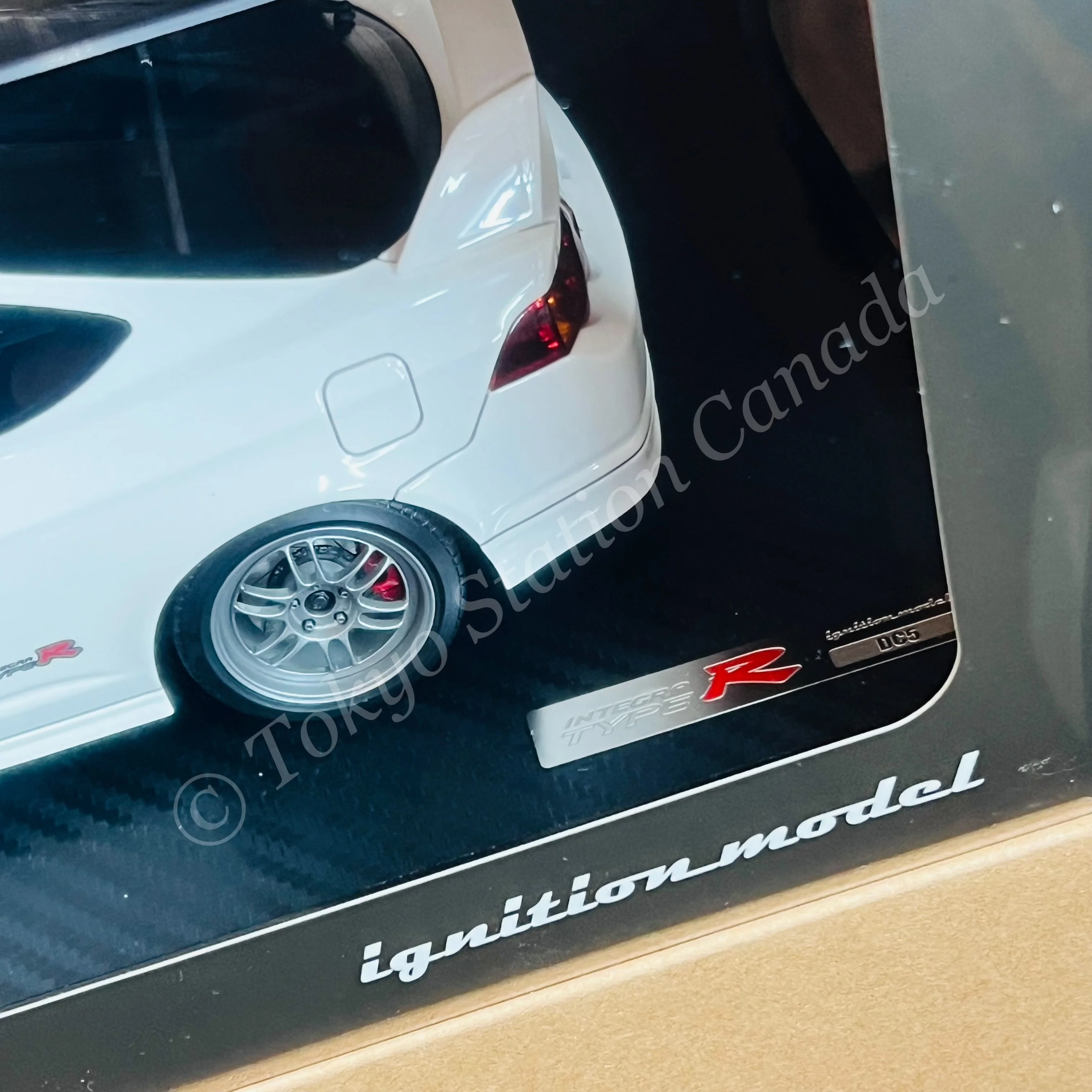 Ignition Model 1/18 Honda INTEGRA (DC5) TYPE R  White IG3327 - Image 3
