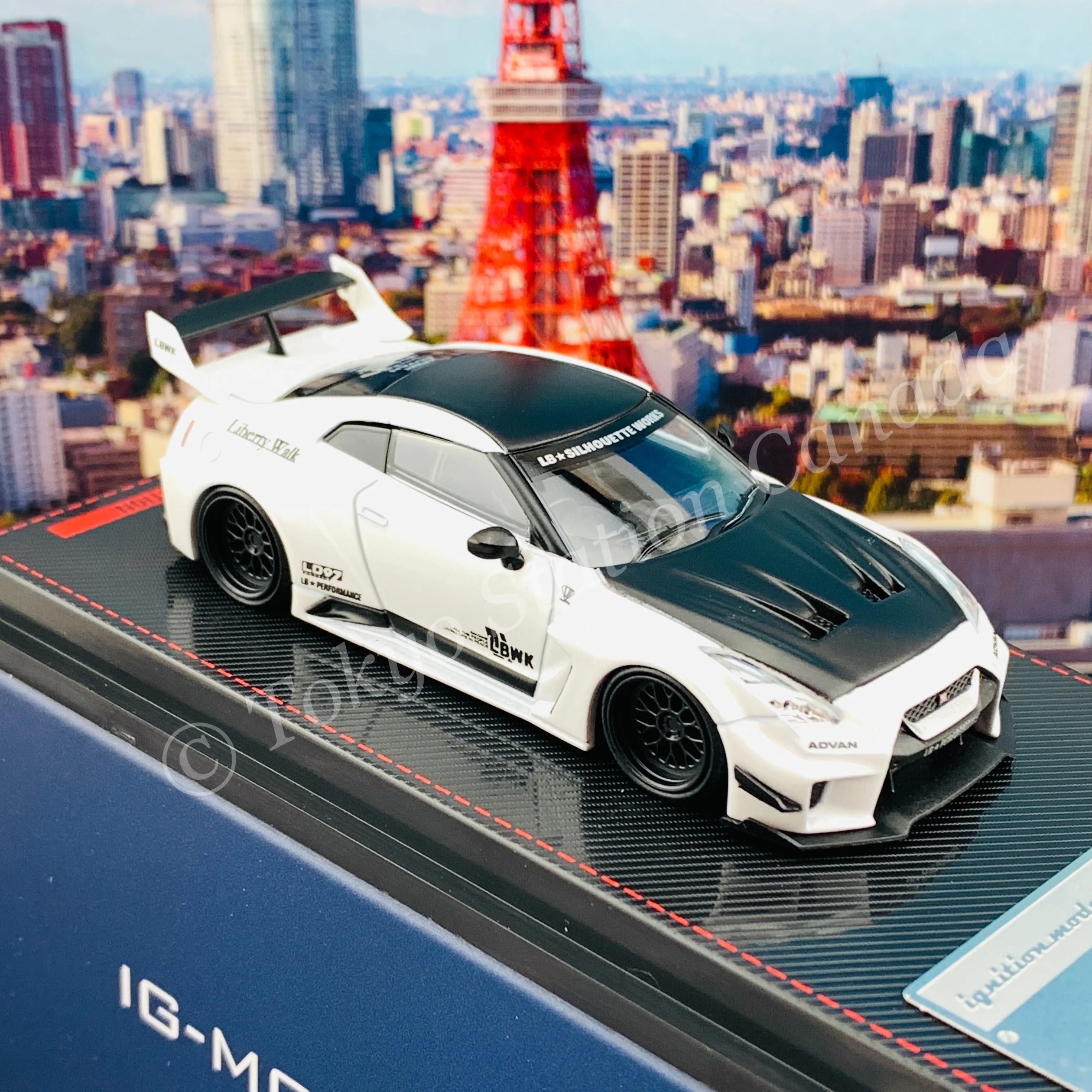 Ignition Model 1/64 LB-Silhouette WORKS GT Nissan 35GT-RR Pearl White With Mr. Kato metal figurine IG2388 - Image 5