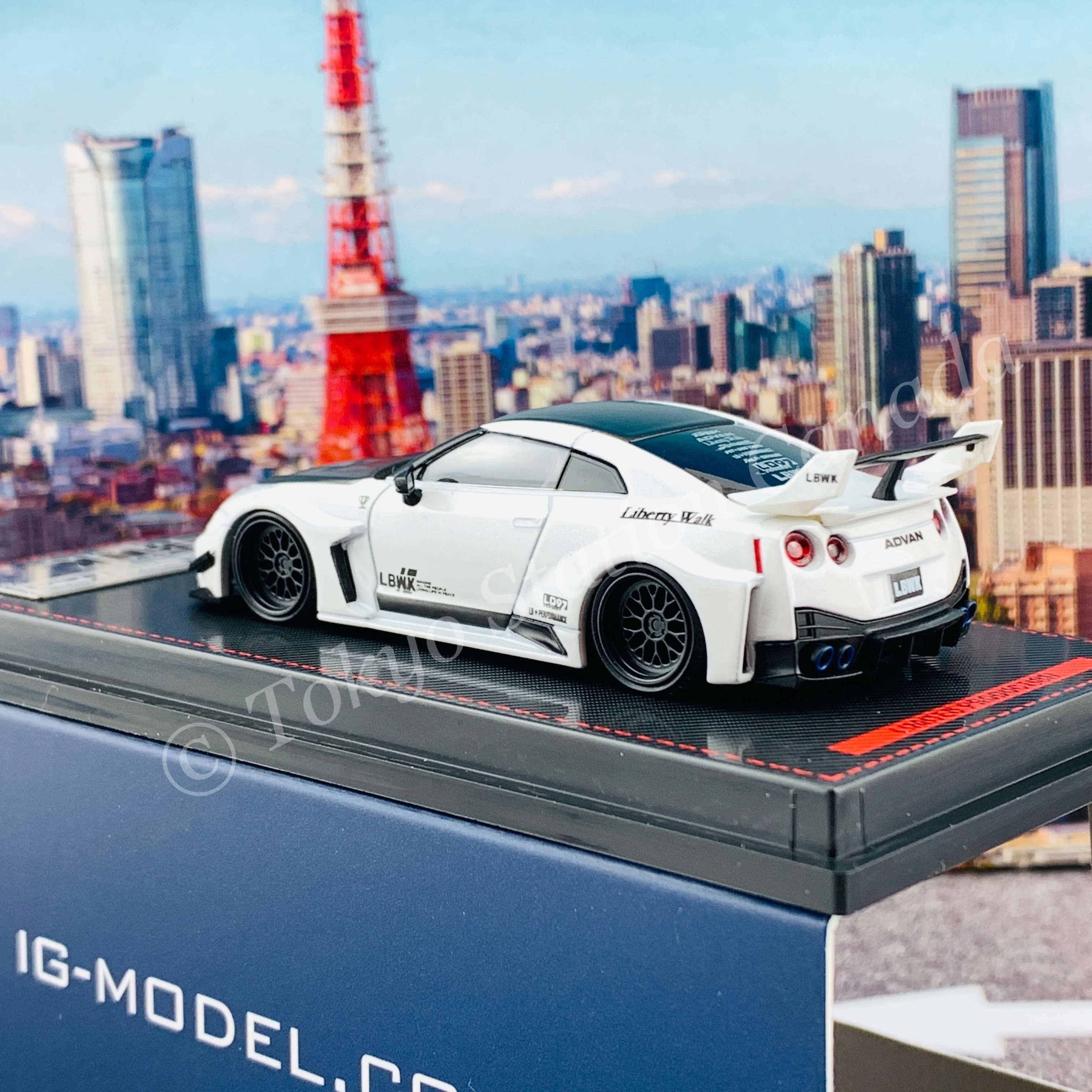 Ignition Model 1/64 LB-Silhouette WORKS GT Nissan 35GT-RR Pearl White With Mr. Kato metal figurine IG2388 - Image 6
