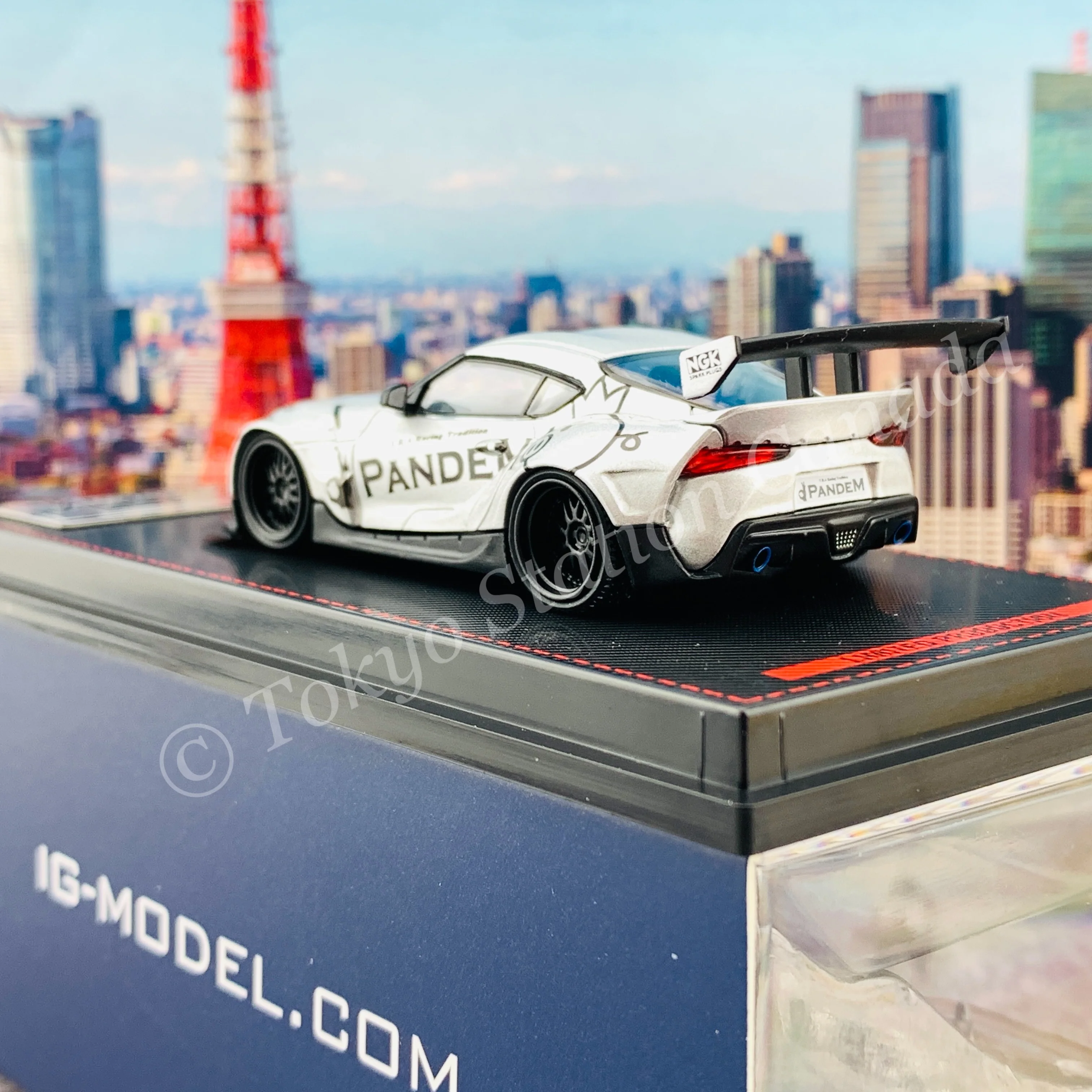 Ignition Model 1/64 PANDEM Supra (A90) Silver with Mr. Miura metal figurine IG2338 - Image 4