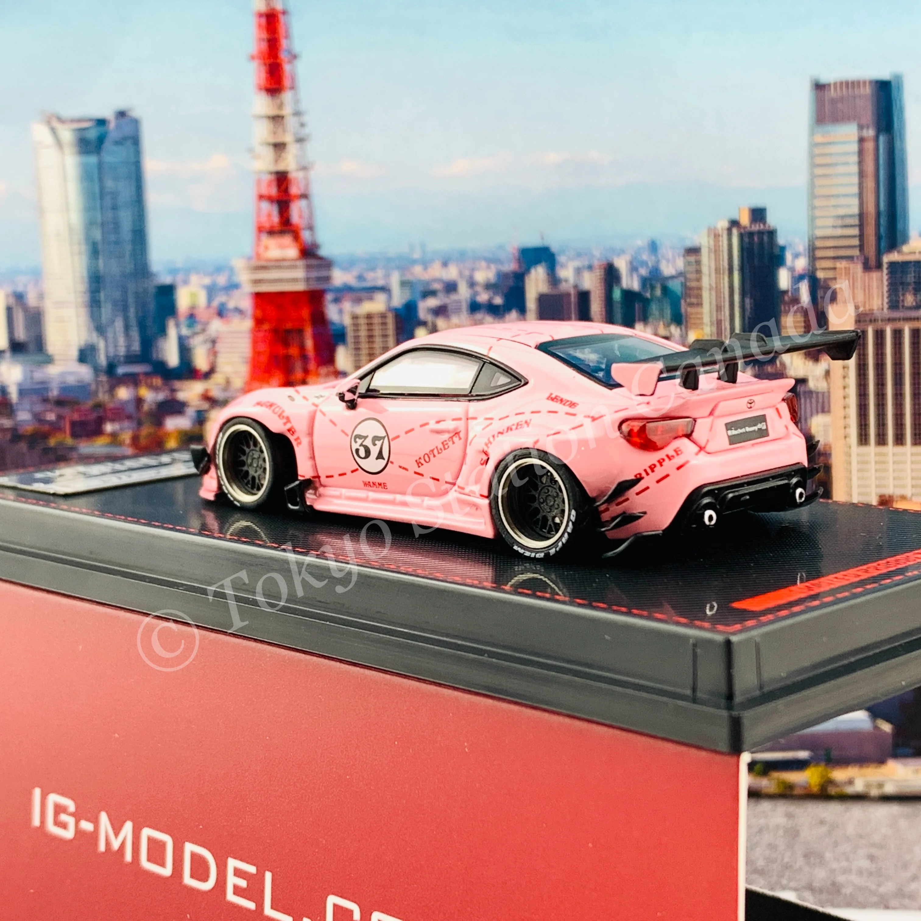 Ignition Model 1/64 PANDEM TOYOTA 86 V3 Pink IG2406 - Image 4
