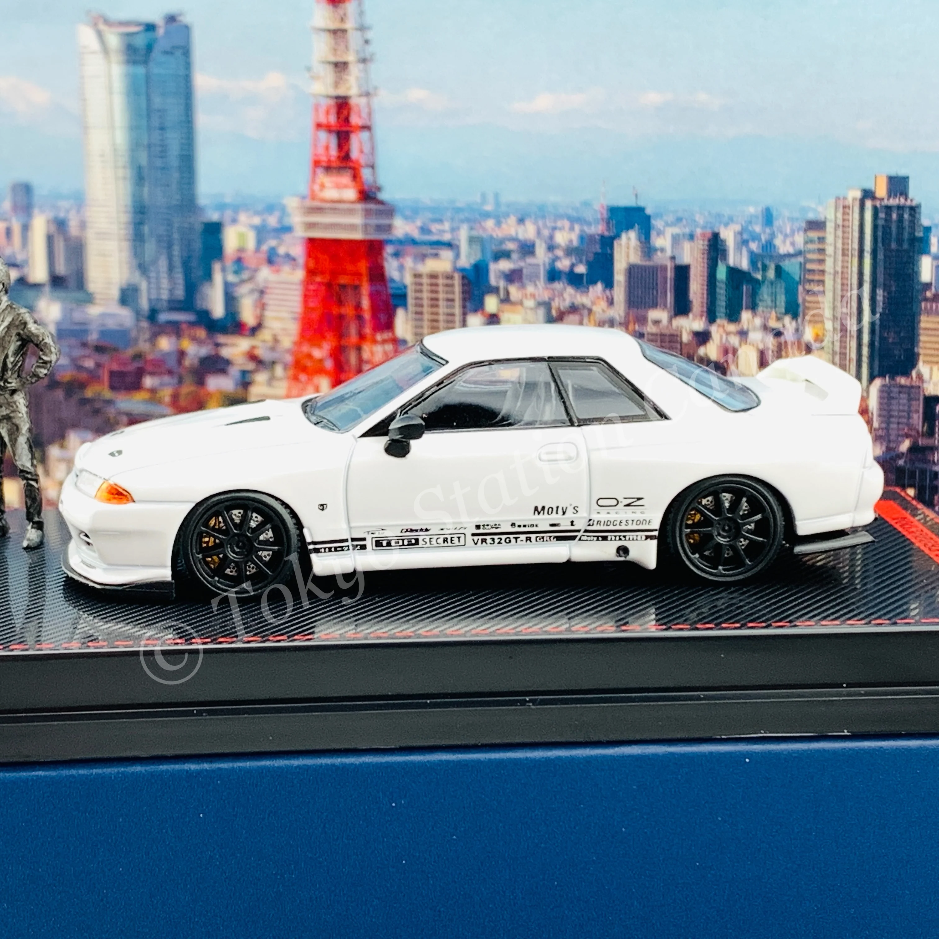 Ignition Model 1/64 TOP SECRET GT-R (VR32) White With Smokey Nagata metal figurine IG2389 - Image 3