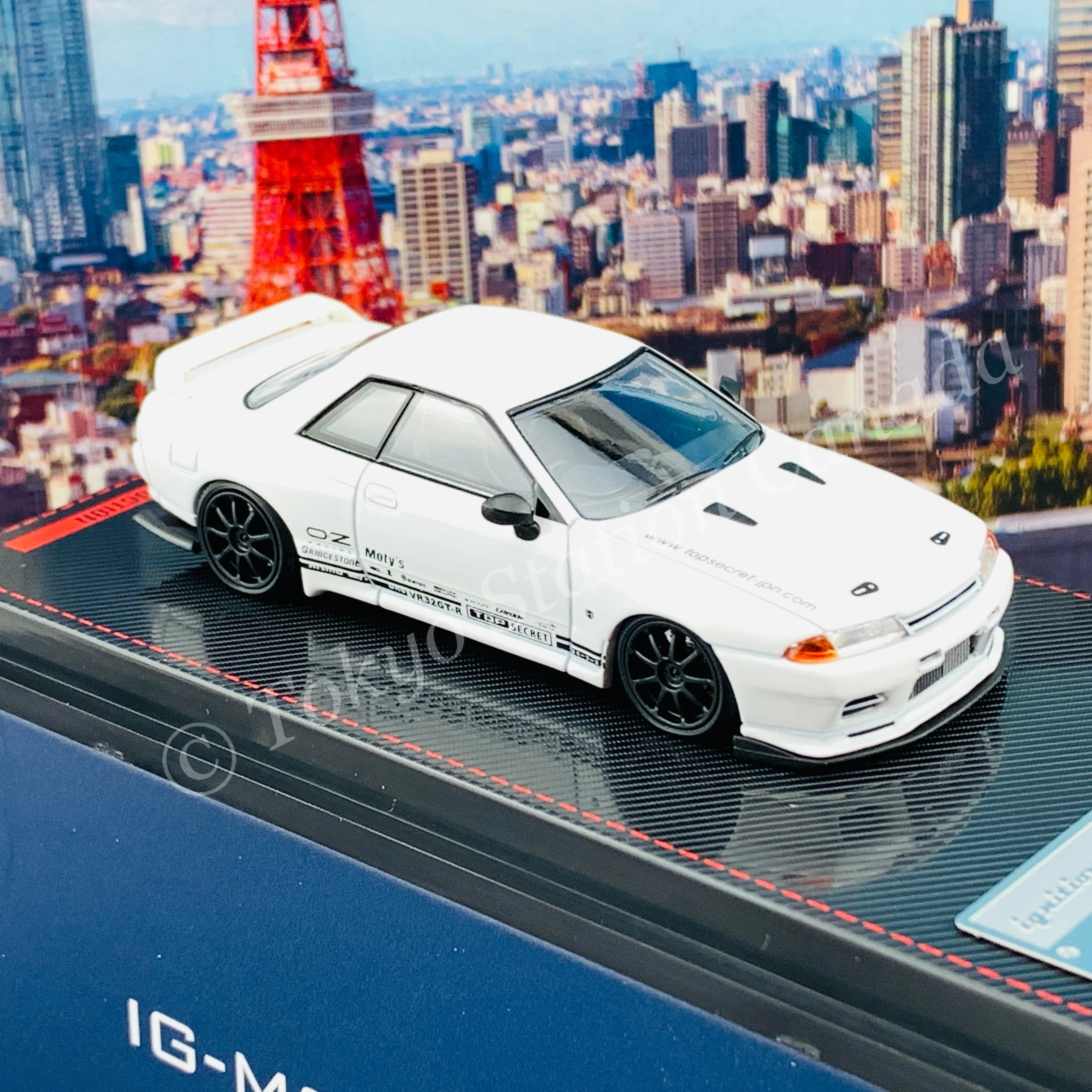 Ignition Model 1/64 TOP SECRET GT-R (VR32) White With Smokey Nagata metal figurine IG2389 - Image 4