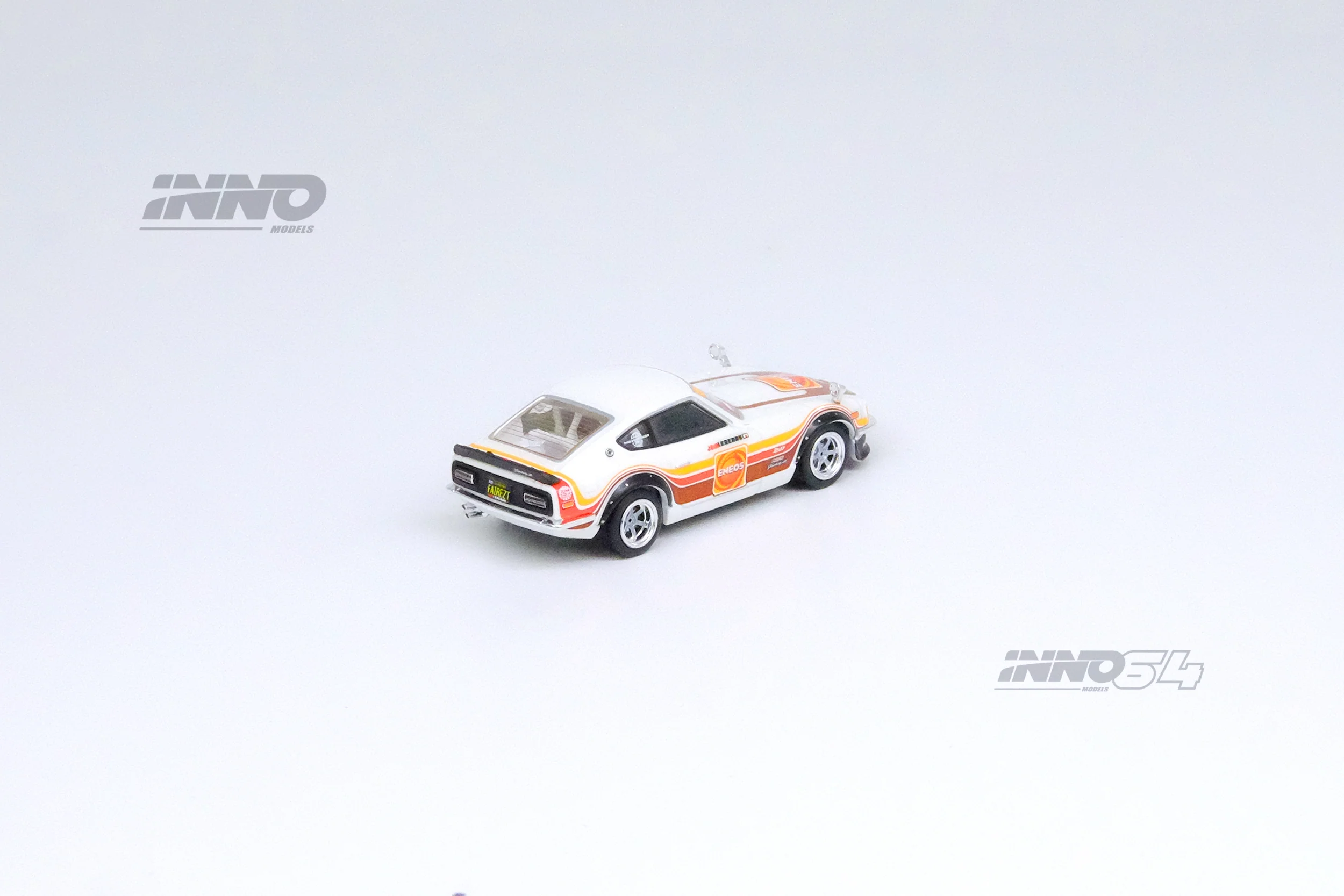 INNO64 1/64 DATSUN 240Z "ENEOS" Sema 2018 IN64-240Z-ENEOS - Image 4